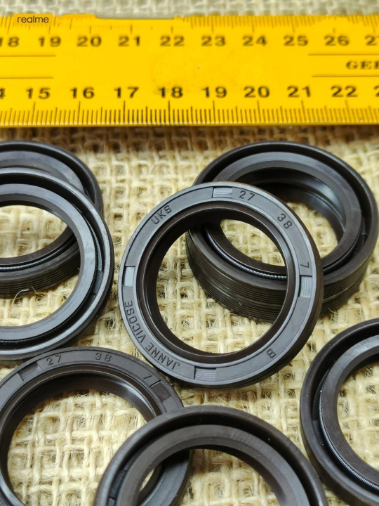 Salnik UKS, 27 mm, val uchun, TG4 (manjet o‘zaklangan), NBR