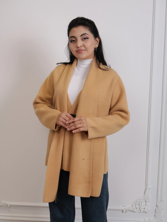 Ayollar jaket-kardigani, drapirovkali yoqa, to‘g‘ri bichimli, midi