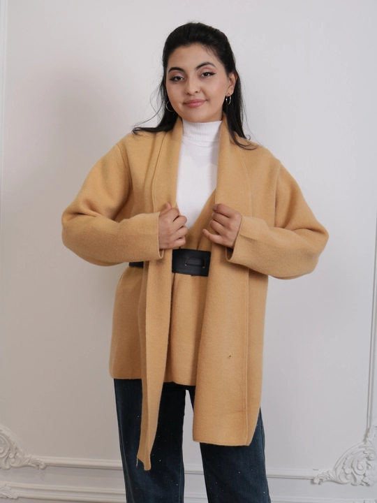 Ayollar jaket-kardigani, drapirovkali yoqa, to‘g‘ri bichimli, midi