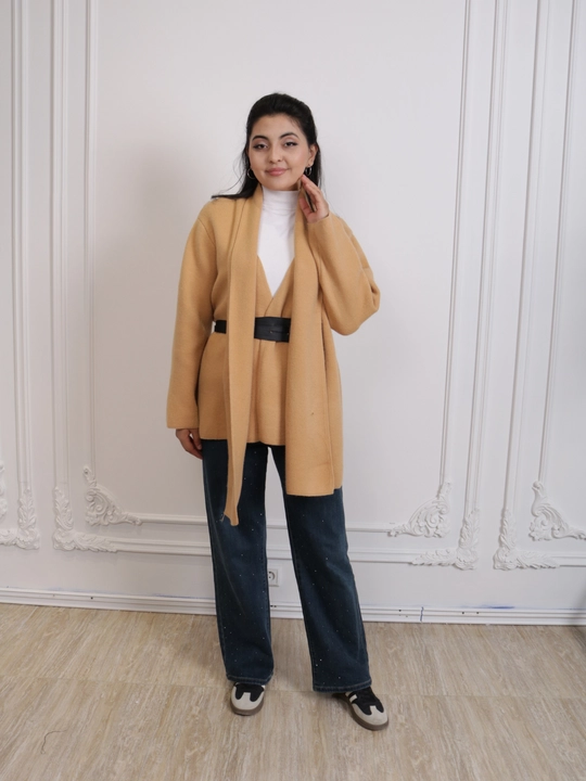 Ayollar jaket-kardigani, drapirovkali yoqa, to‘g‘ri bichimli, midi