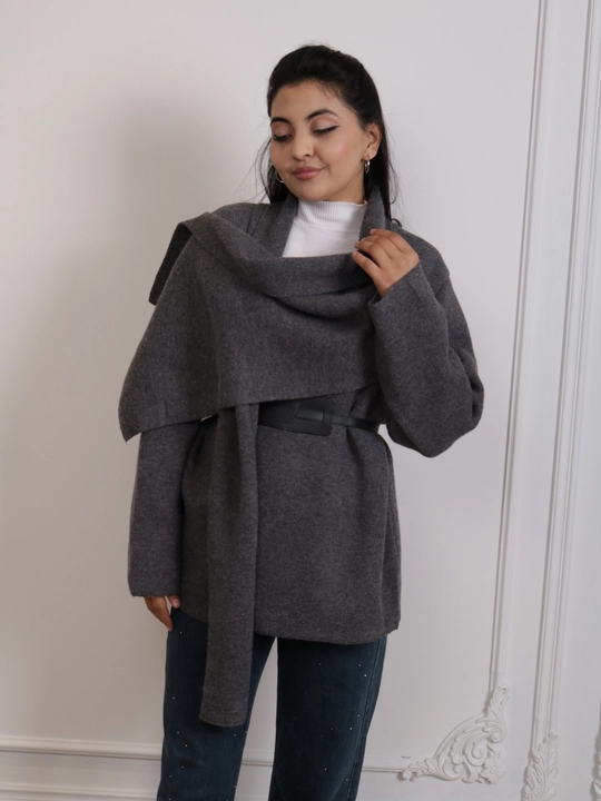 Ayollar jaket-kardigani, drapirovkali yoqa, to‘g‘ri bichimli, midi