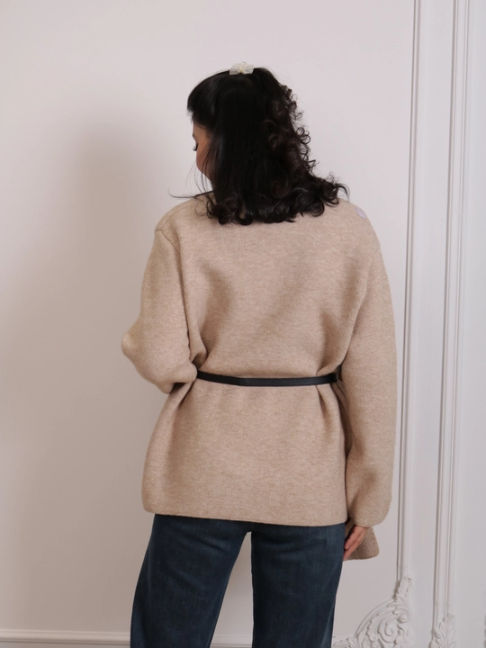 Ayollar jaket-kardigani, drapirovkali yoqa, to‘g‘ri bichimli, midi