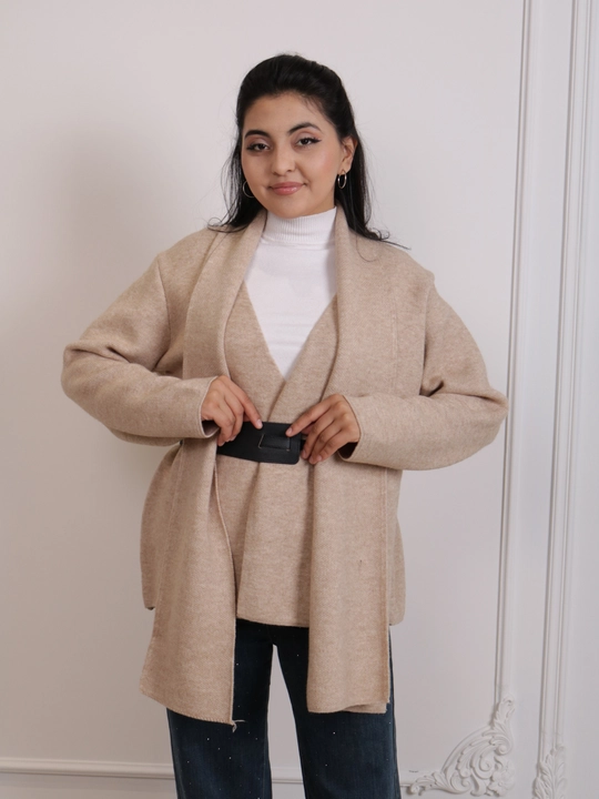 Ayollar jaket-kardigani, drapirovkali yoqa, to‘g‘ri bichimli, midi