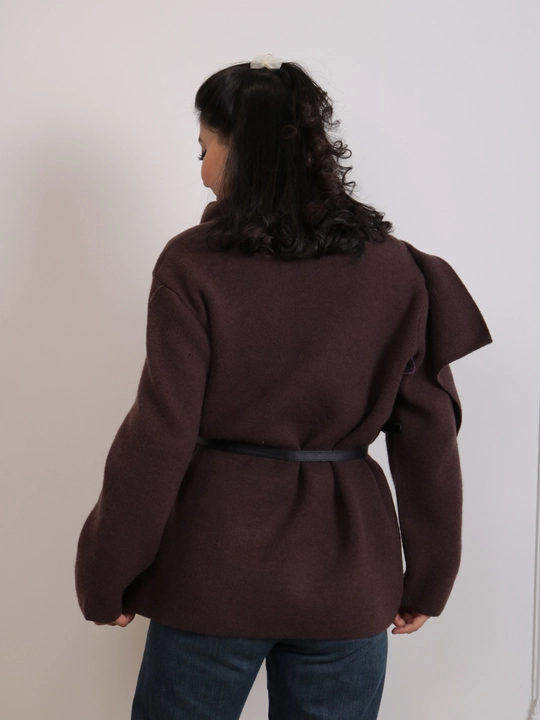 Ayollar jaket-kardigani, drapirovkali yoqa, to‘g‘ri bichimli, midi