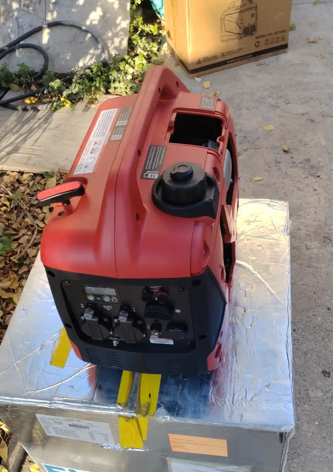 Generator invertorli Senci SC3500i-BL, shovqinsiz benzinli maksimal quvvati 3,5 kVt