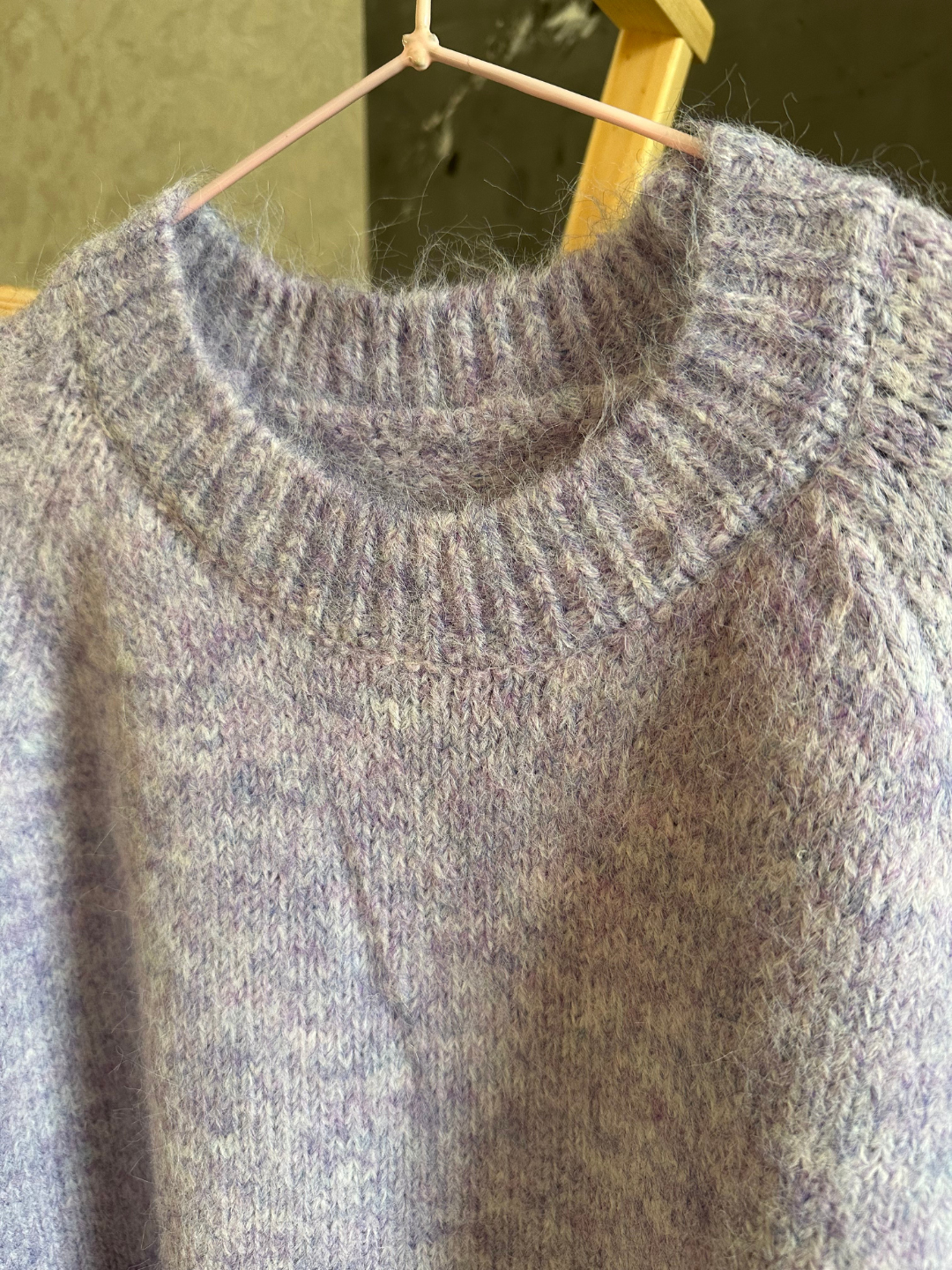 Ayollar sviteri, issiq, erkin, yumshoq, to‘qilgan, katta o‘lchamli