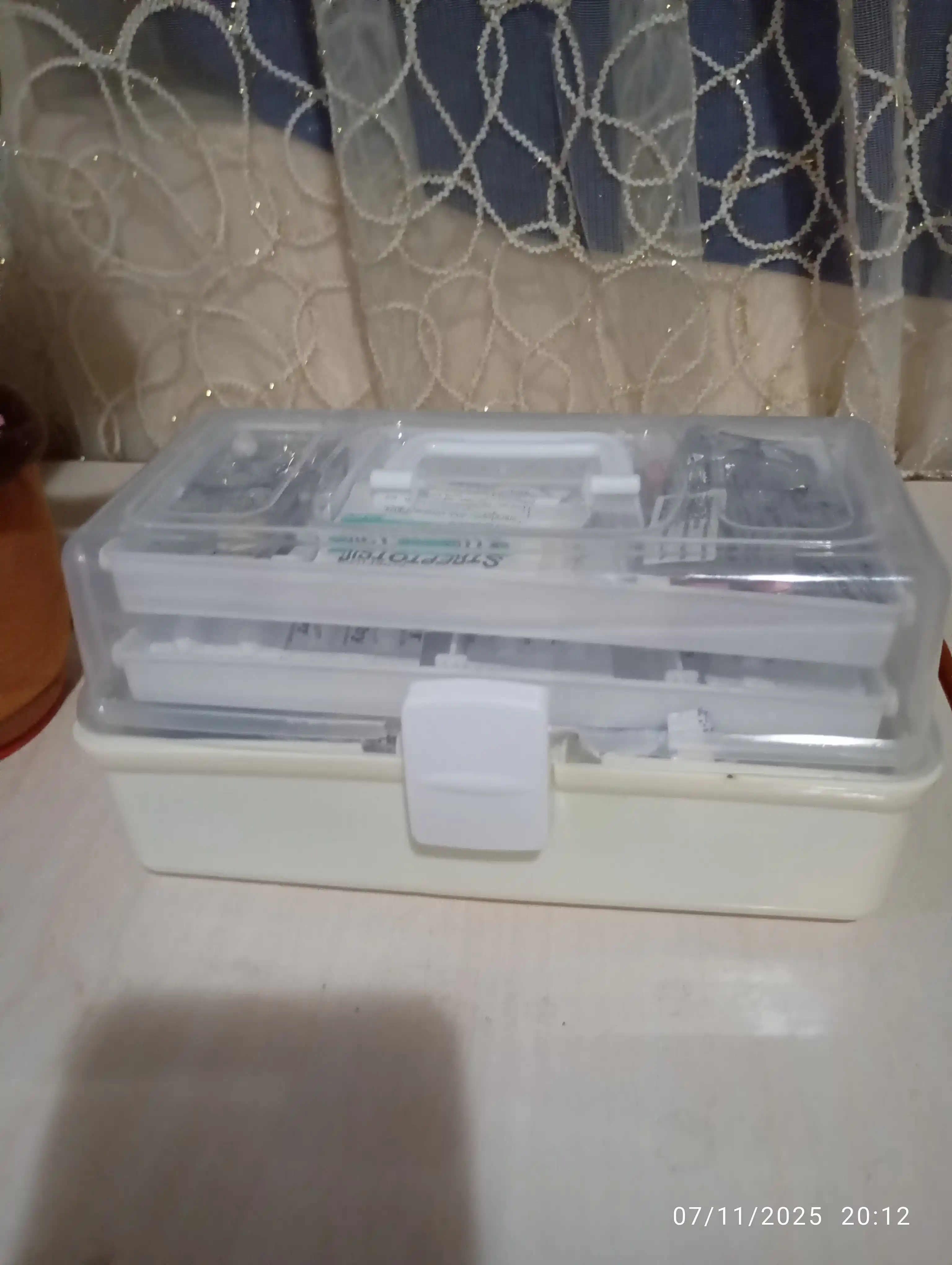 Yo‘l, uy aptechkasi, dori-darmonlarni saqlash uchun organayzer