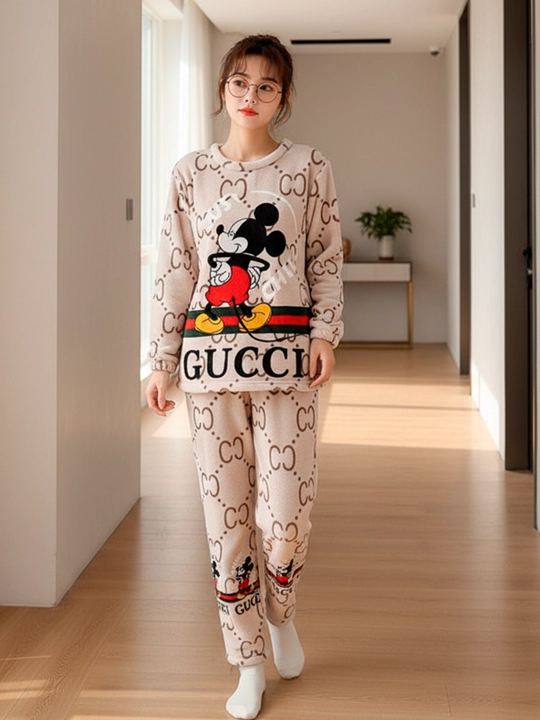 Pijama ayollar uchun