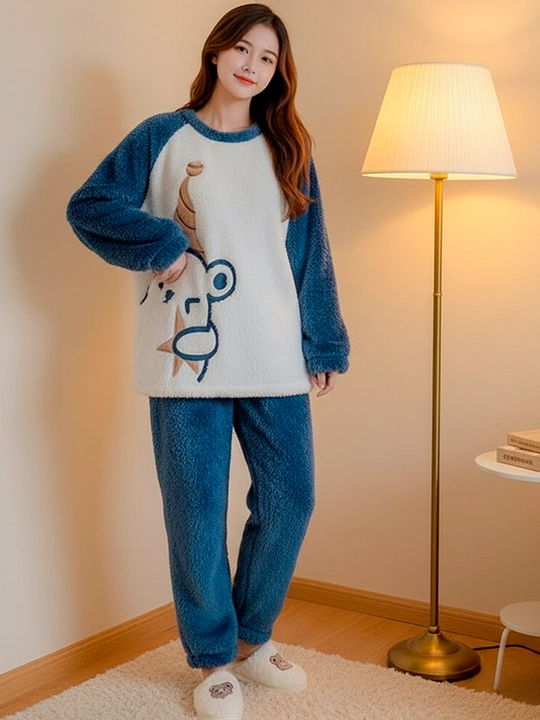 Ayollar uchun pijama tepa past
