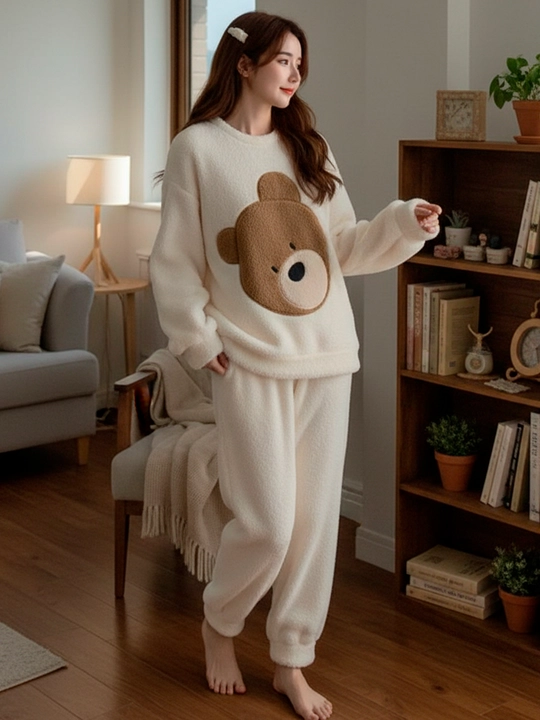 Ayollar uchun pijama tepa past