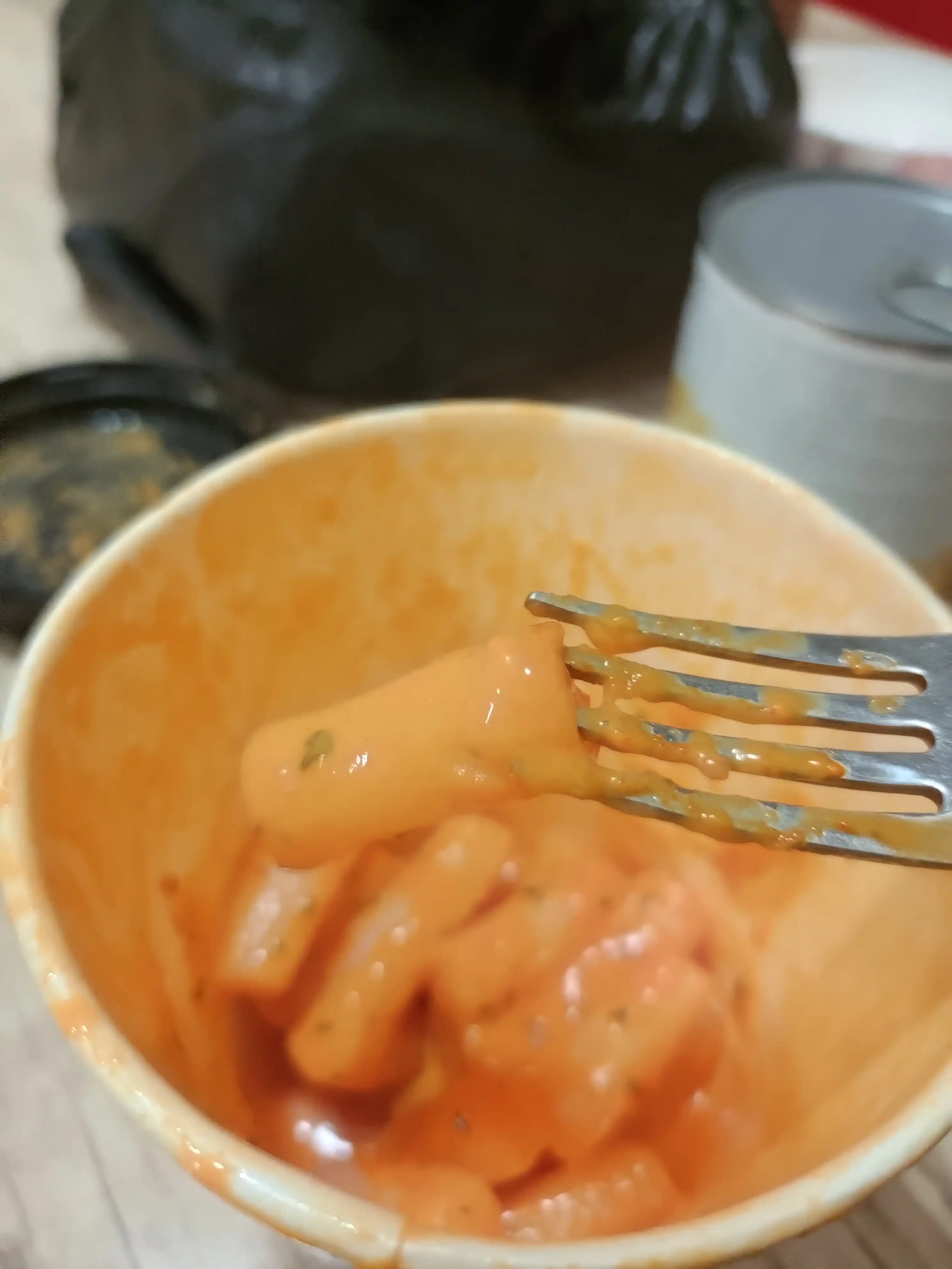 Wonderpokki Rose (Cup) tokpokki — 120 g (mos kremli “rose” sousli guruch bo‘lakchalari) *