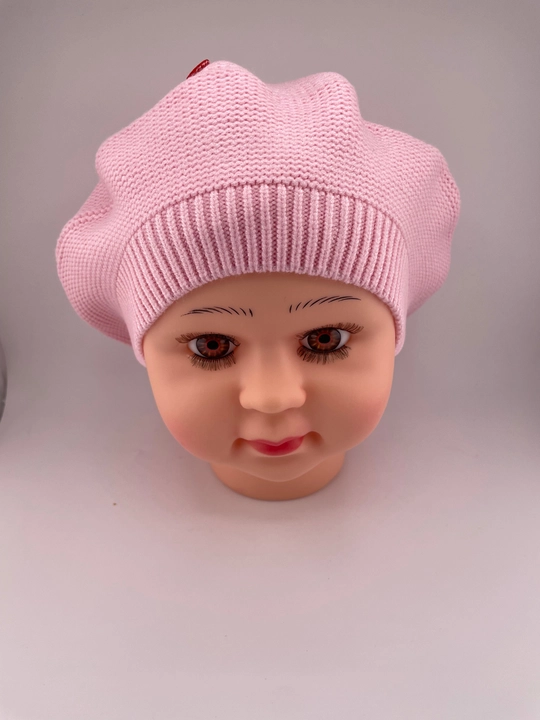 Bolalar uchun trikotaj beret shapka gilos naqshi bilan