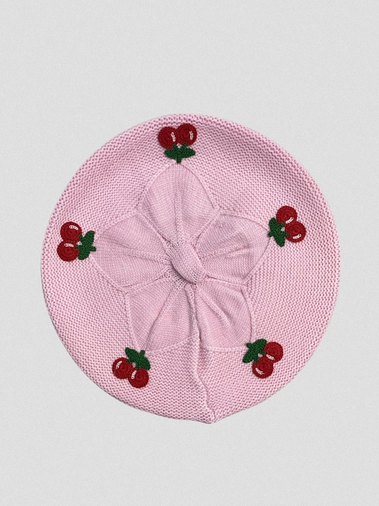 Bolalar uchun trikotaj beret shapka gilos naqshi bilan