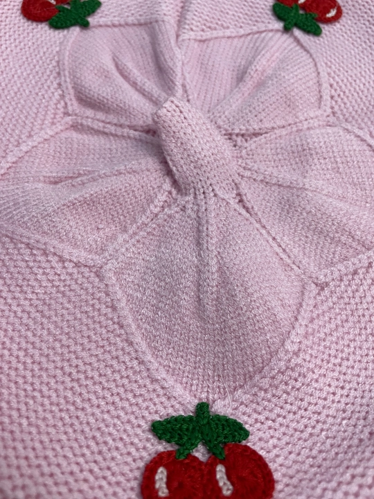 Bolalar uchun trikotaj beret shapka gilos naqshi bilan