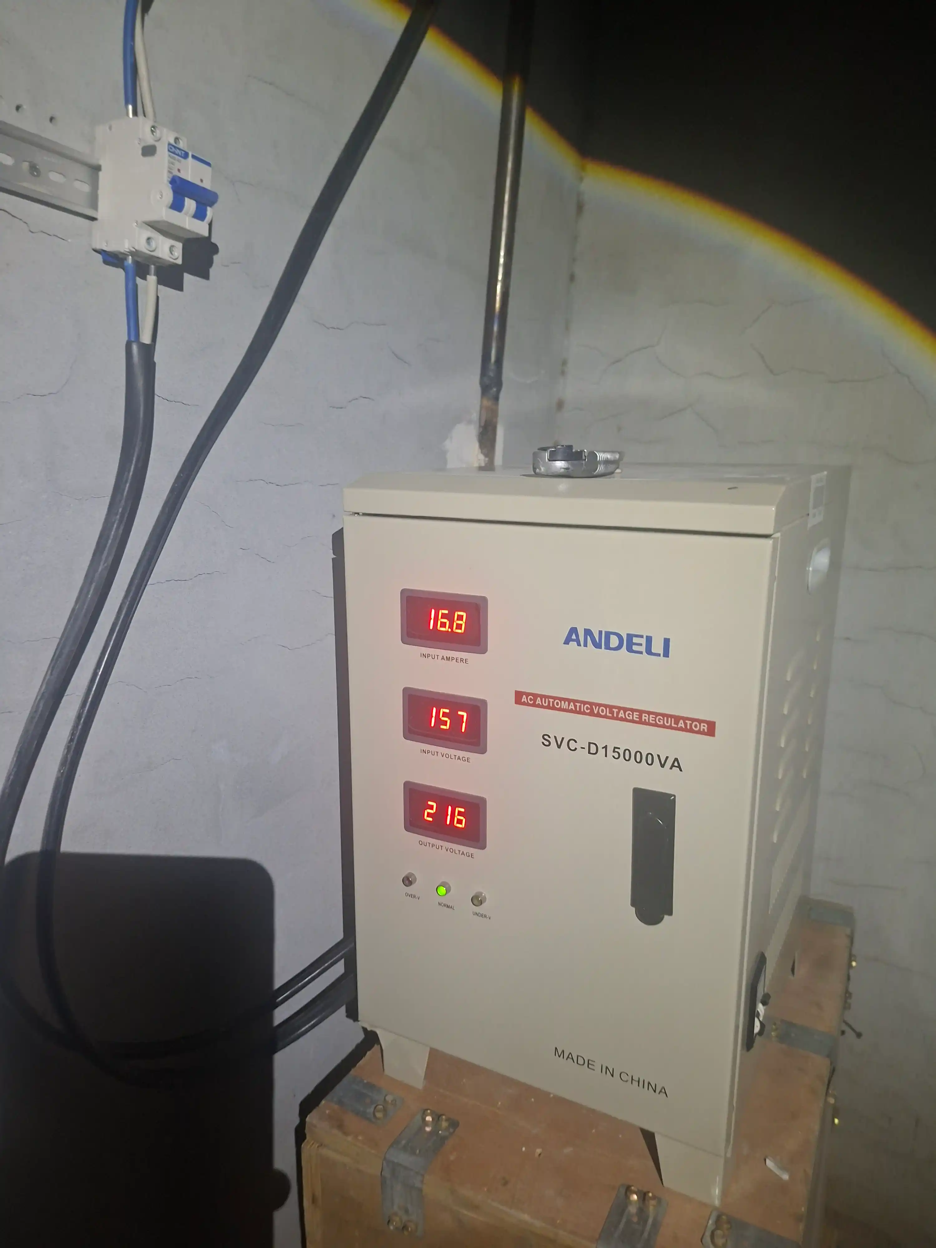Avtomatik voltaj stabilizatori Andeli SVC-D 15000VA, 15 kW, 220 volt