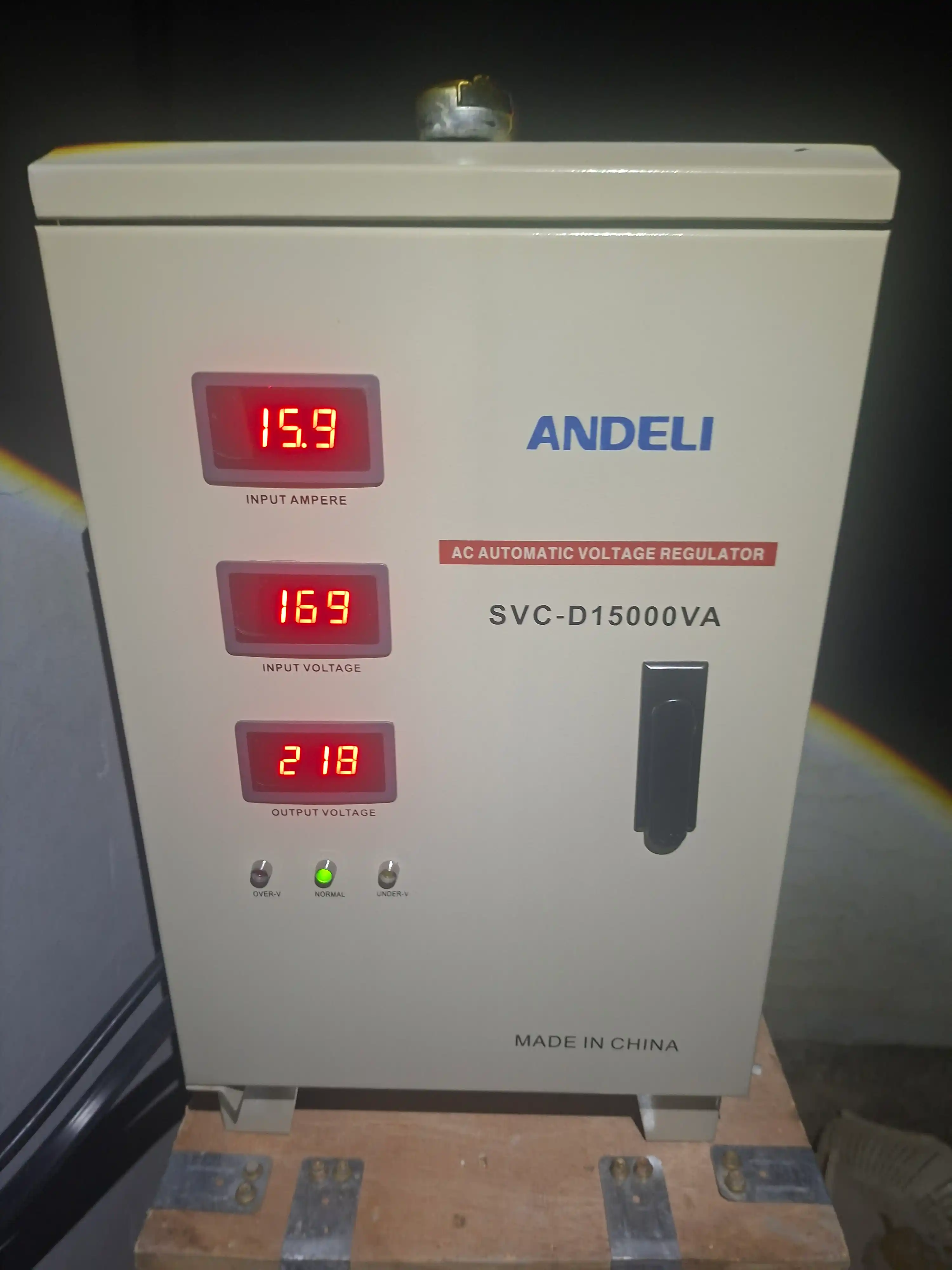 Avtomatik voltaj stabilizatori Andeli SVC-D 15000VA, 15 kW, 220 volt