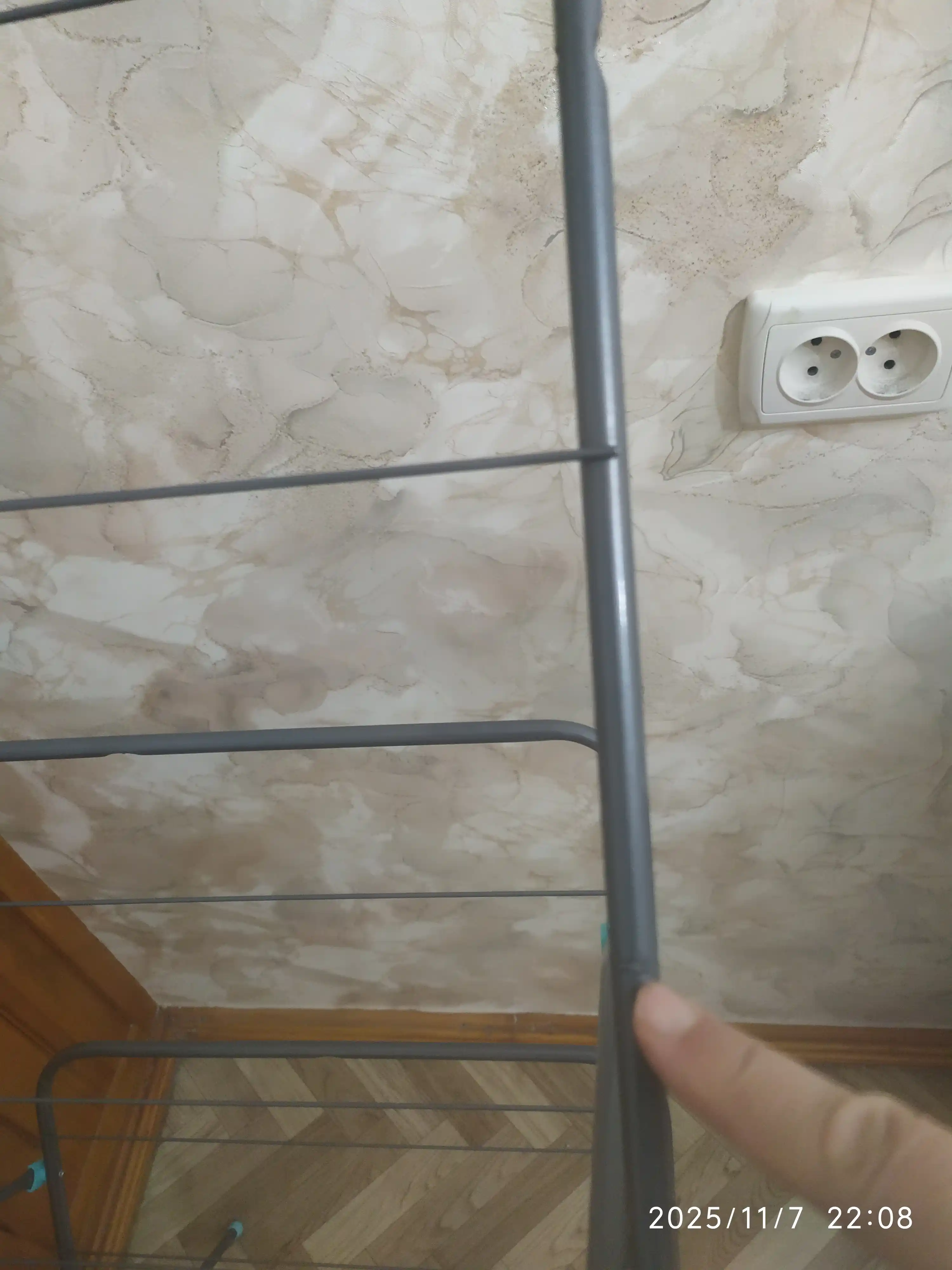 Vertikal kiyim quritgich NIKA SBV2, polga ornatiladigan, ixcham, yigiladigan, metall