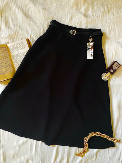 Videoda katta mushuk tasvirlangan