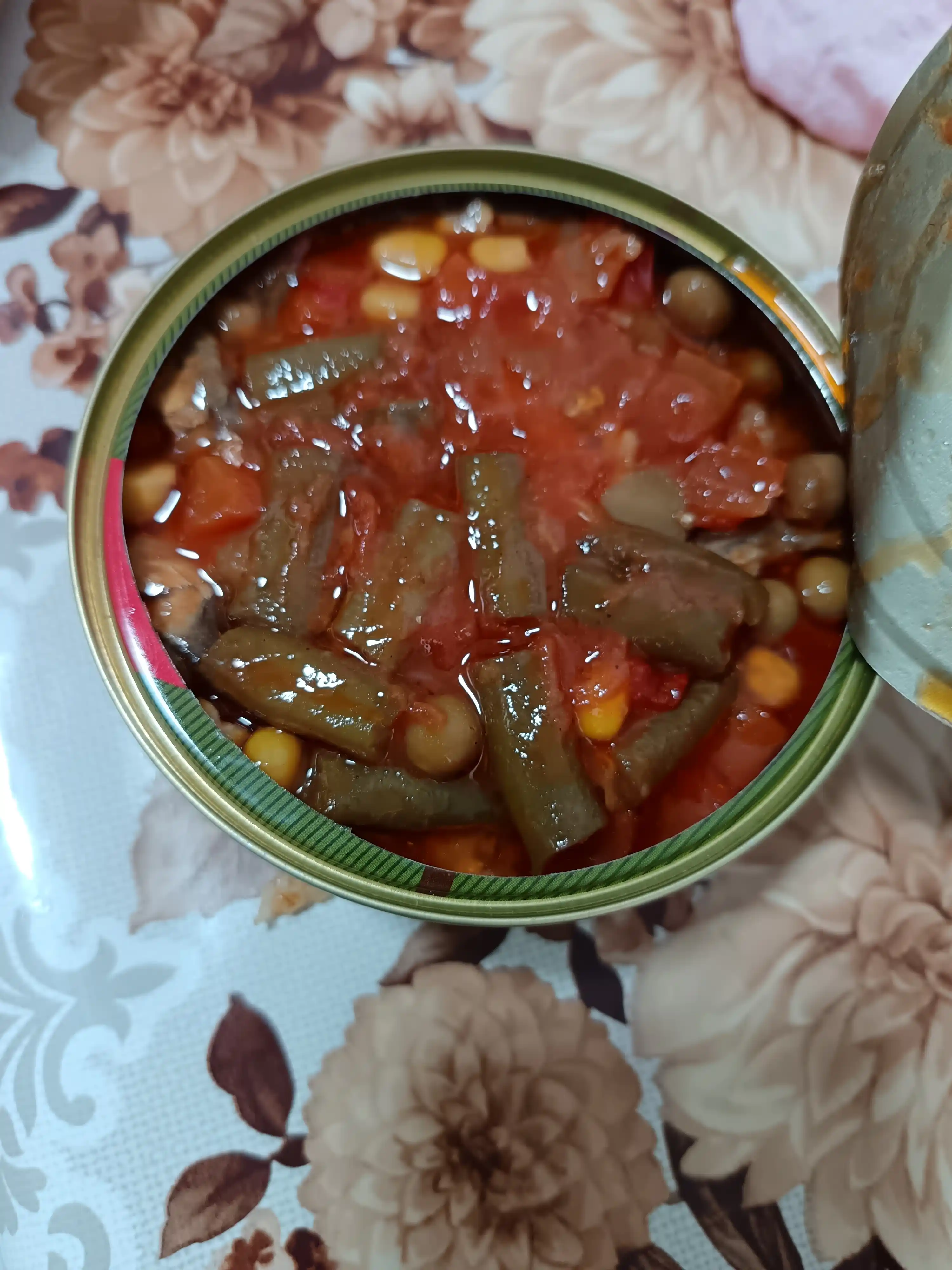 Sabzavotlar bilan qovurilgan baltik kilka va Gavayi pomidor sousi, 240 g
