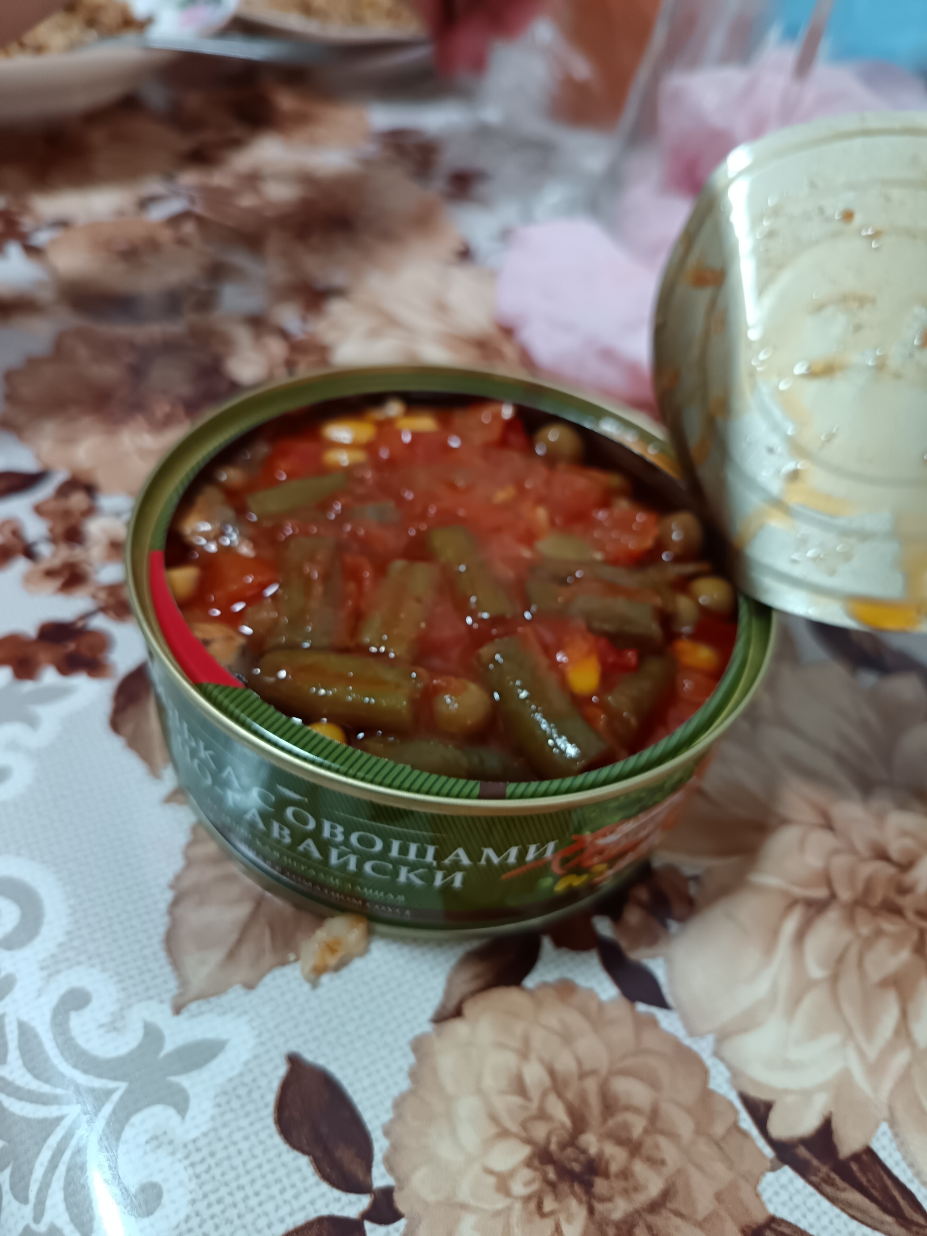 Sabzavotlar bilan qovurilgan baltik kilka va Gavayi pomidor sousi, 240 g