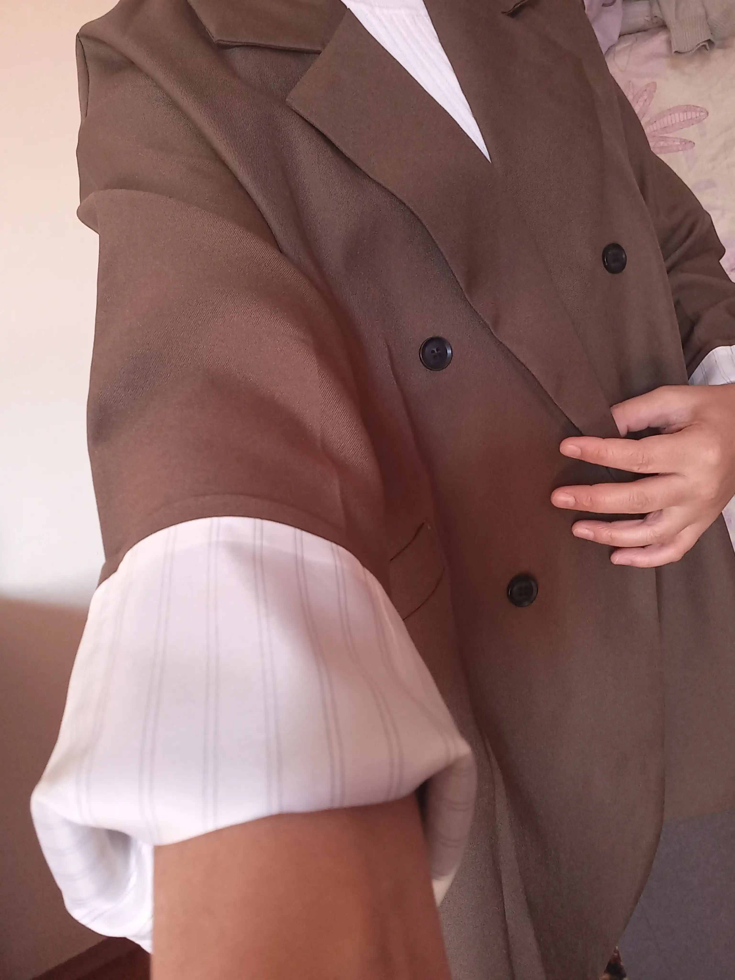 Женский пиджак oversize — не плотная, подходит для тёплых дней осени и весны