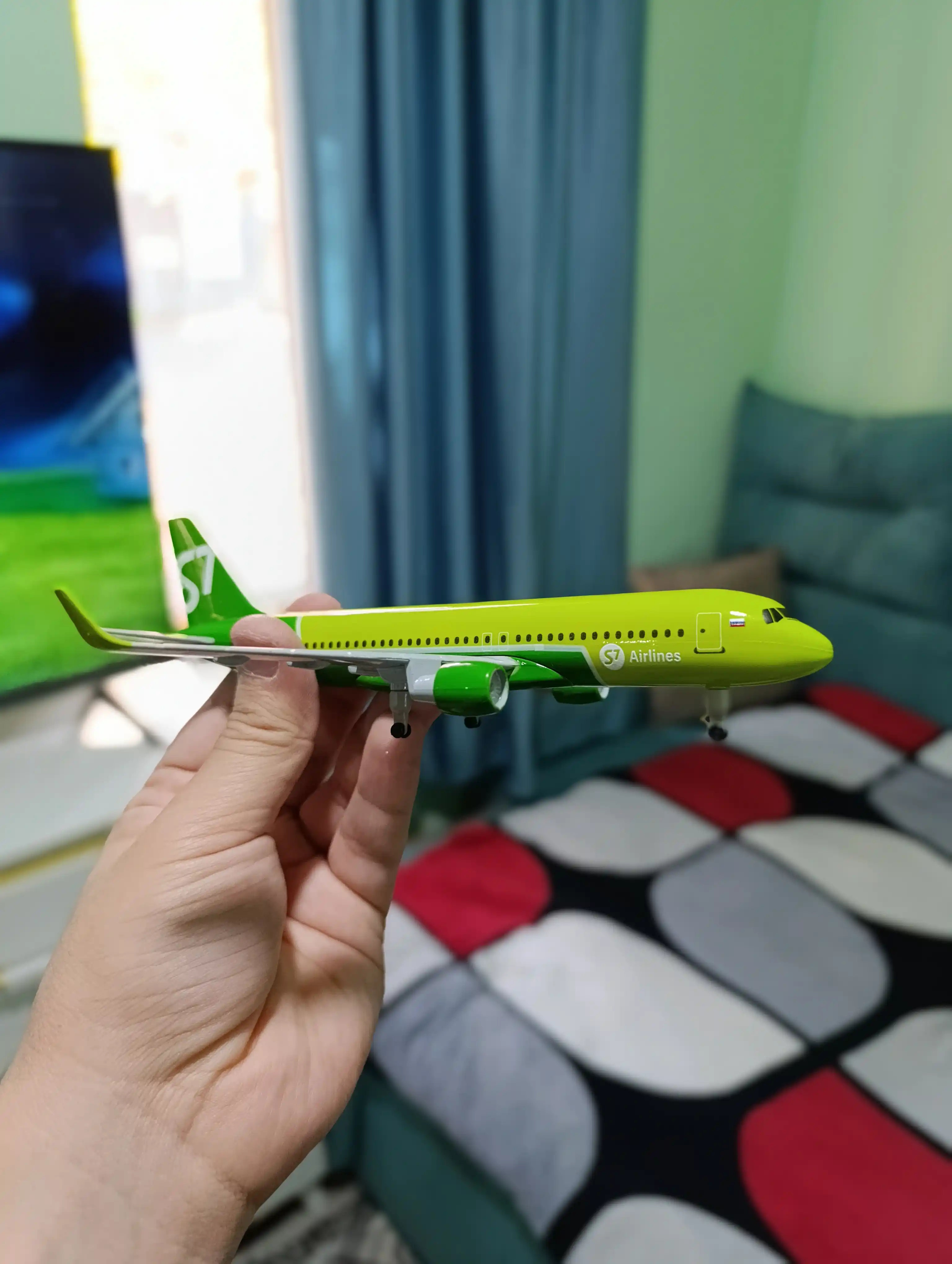 Модель самолёта Airbus A320, S7 Airlines, 20 см, шасси, металл + пластик