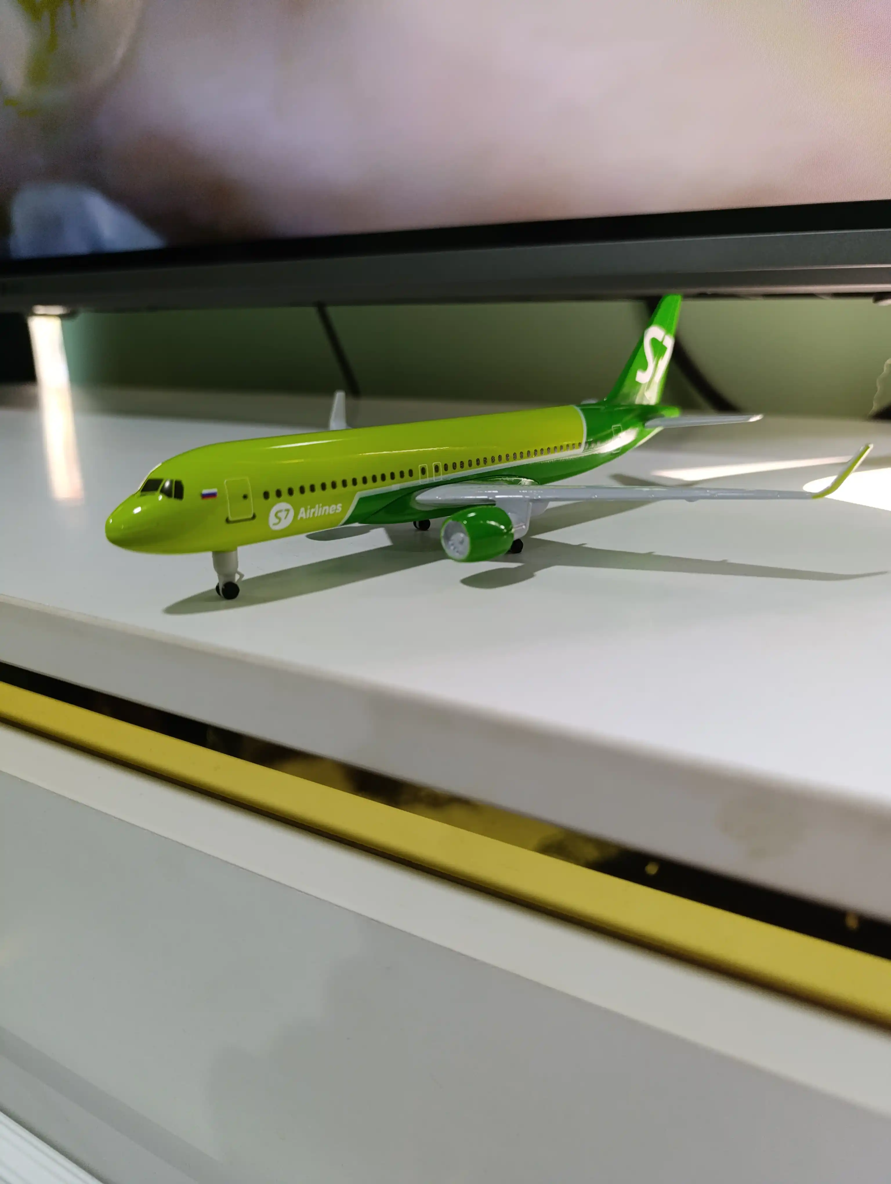 Модель самолёта Airbus A320, S7 Airlines, 20 см, шасси, металл + пластик