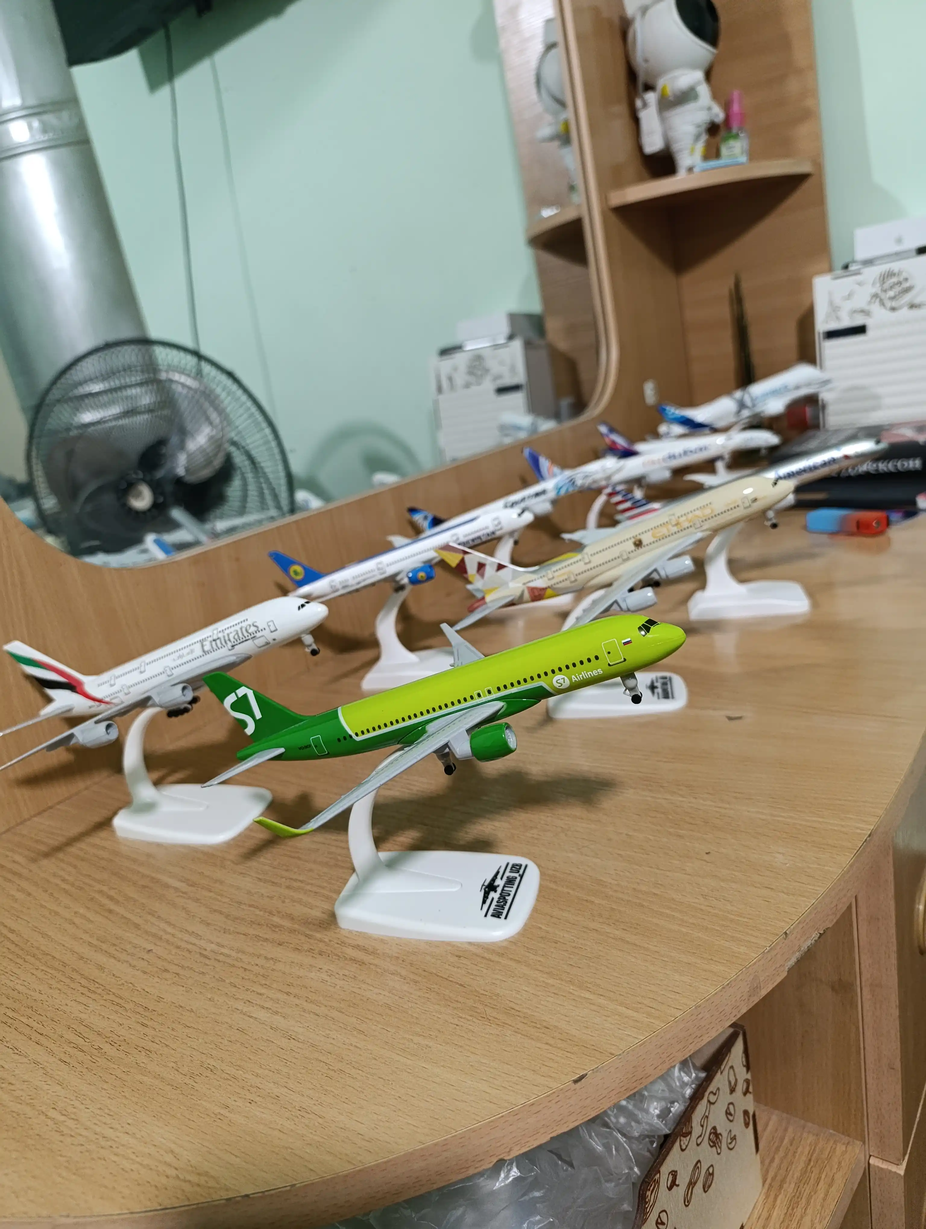 Модель самолёта Airbus A320, S7 Airlines, 20 см, шасси, металл + пластик
