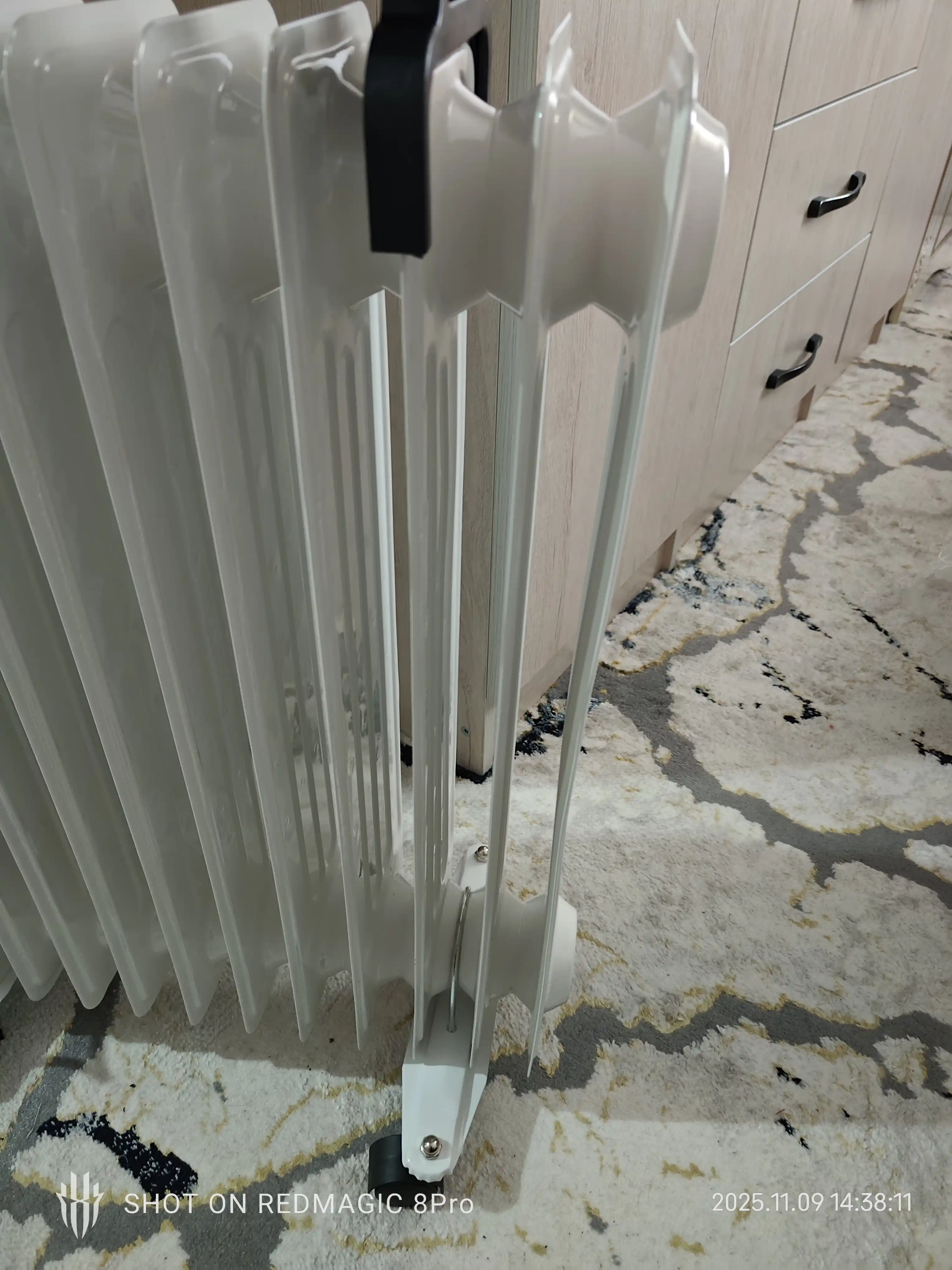 Moyli isitgich, 13 qovurg'ali, termostatli + quritgich, 2900 vt, 35 m2