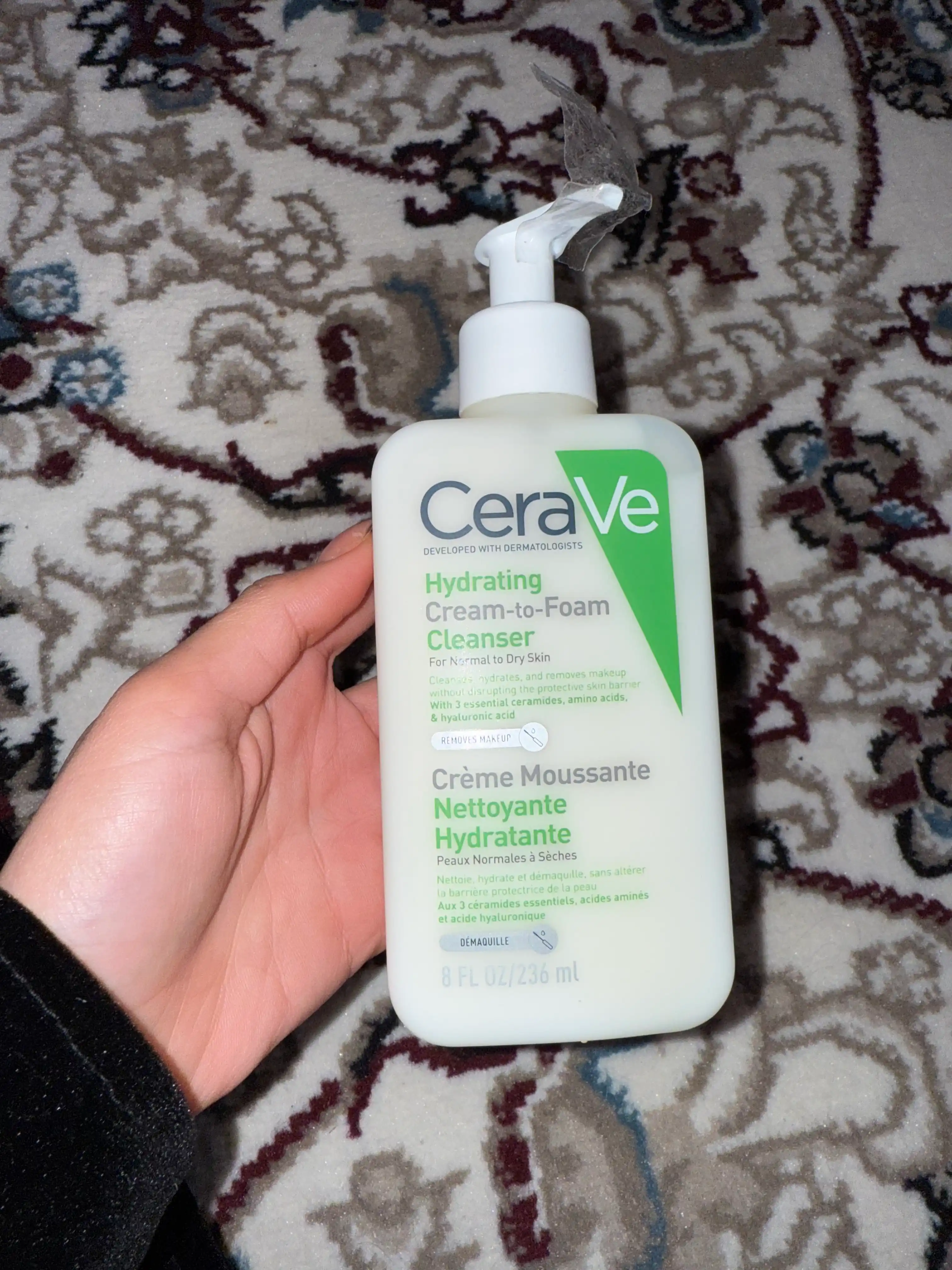 CeraVe Yuvinish uchun namlantiruvchi krem-ko‘pik, 236 ml