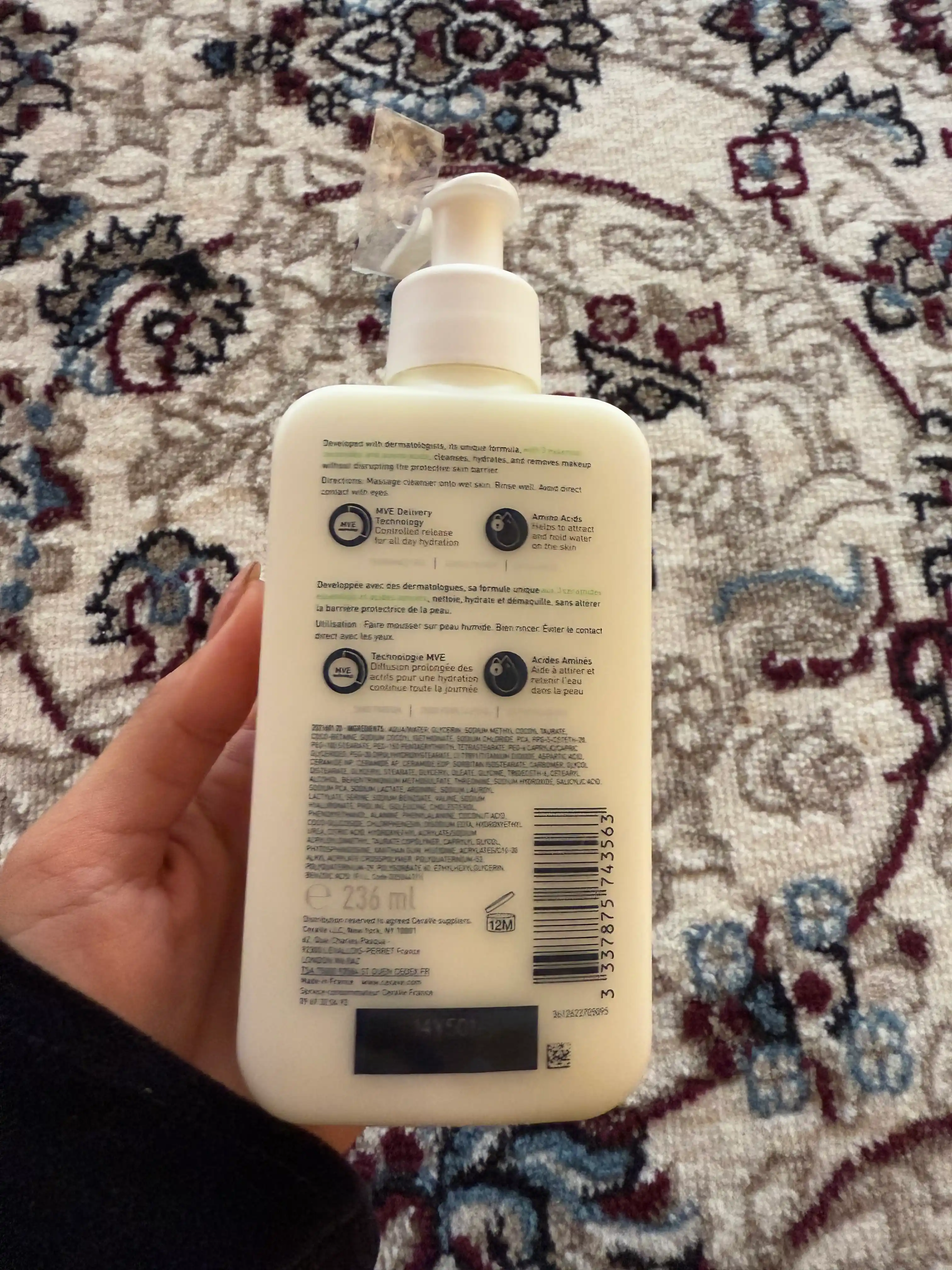 CeraVe Yuvinish uchun namlantiruvchi krem-ko‘pik, 236 ml
