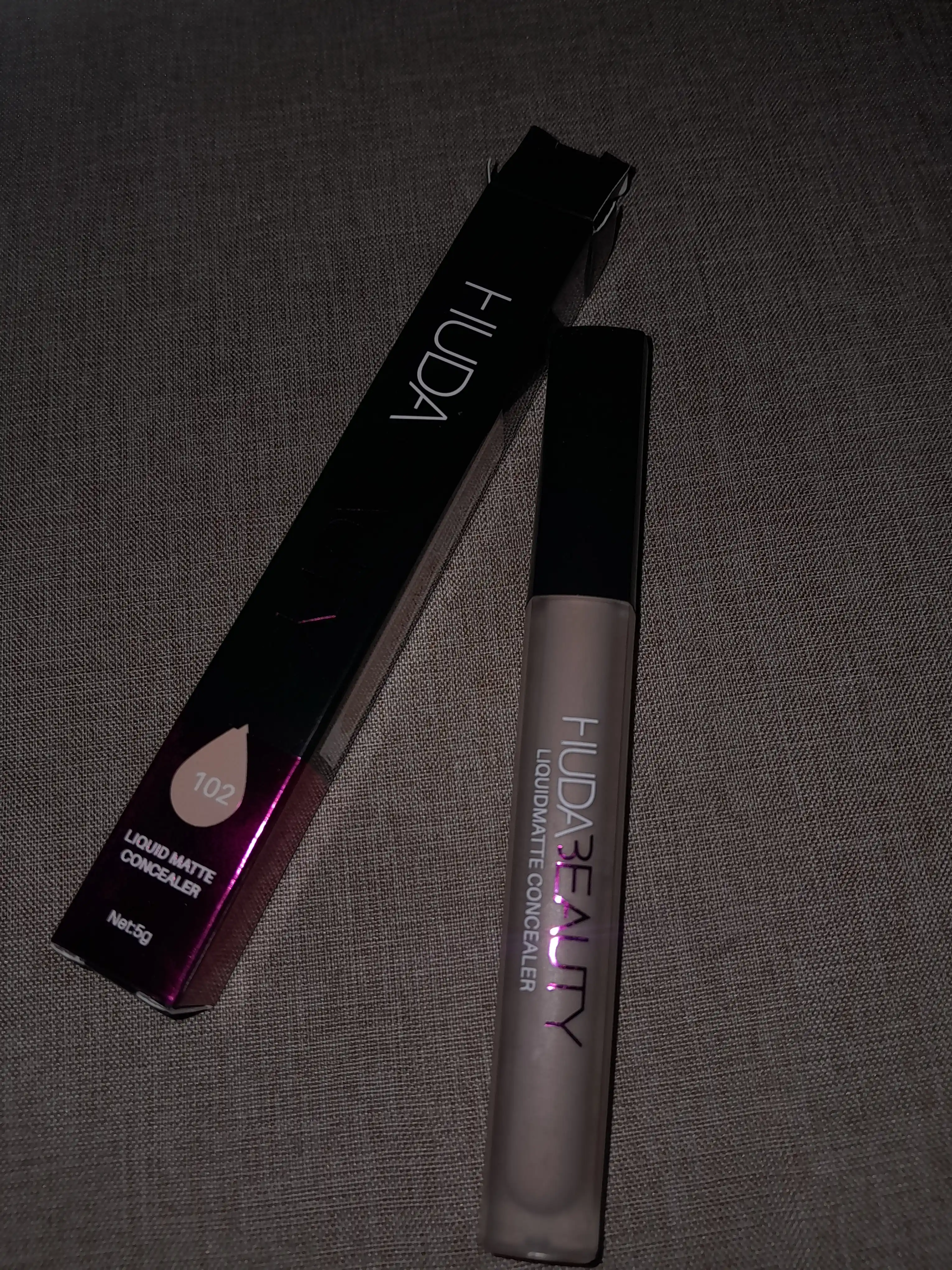 Yuz va ko‘z atrofi terisi uchun tonal konsiler, Huda Beauty, 5 g