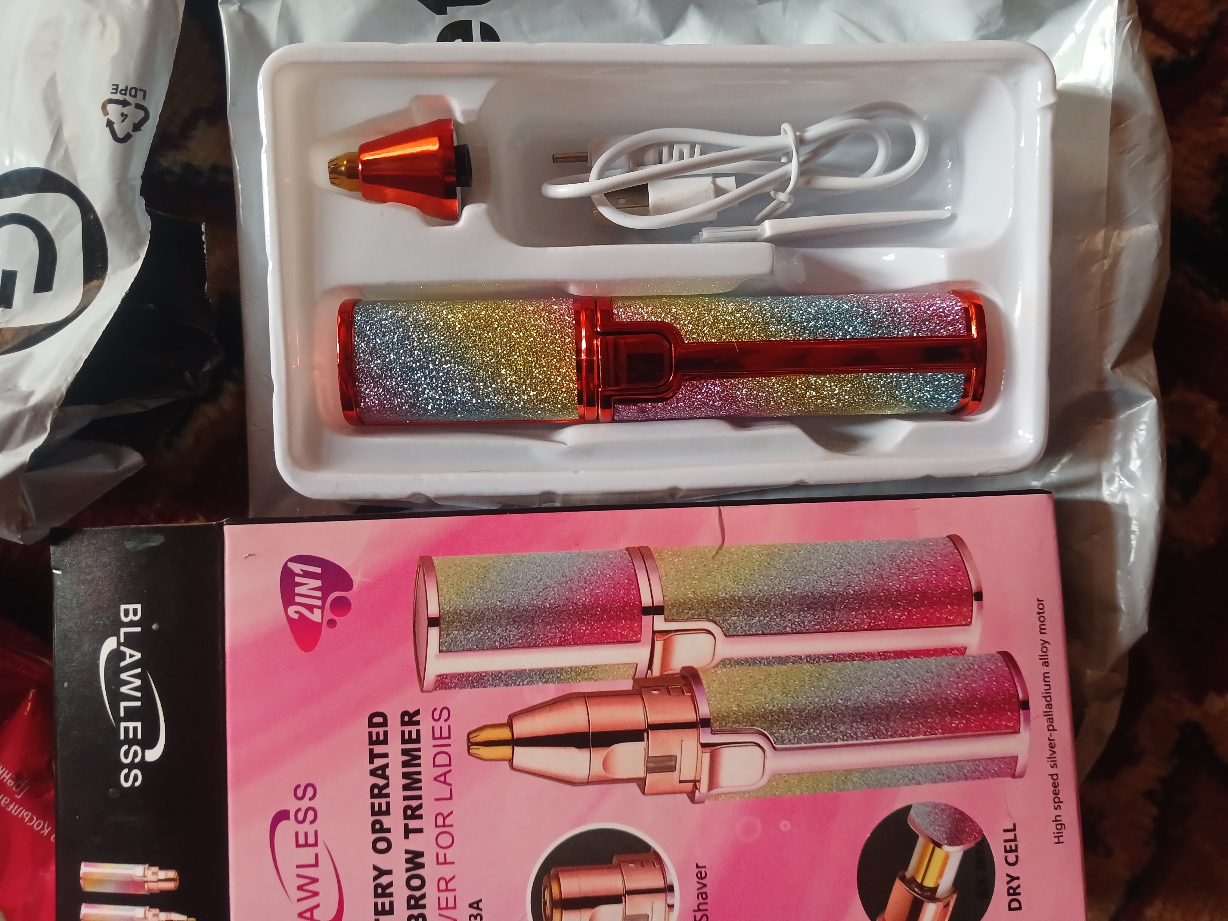 Yuz va tanadagi sochlarni olib tashlash uchun ayollar epilyator