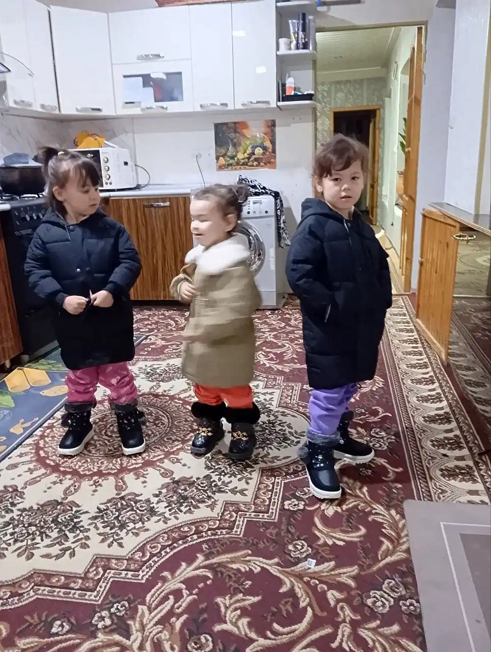 Тёплая куртка с капюшоном для детей