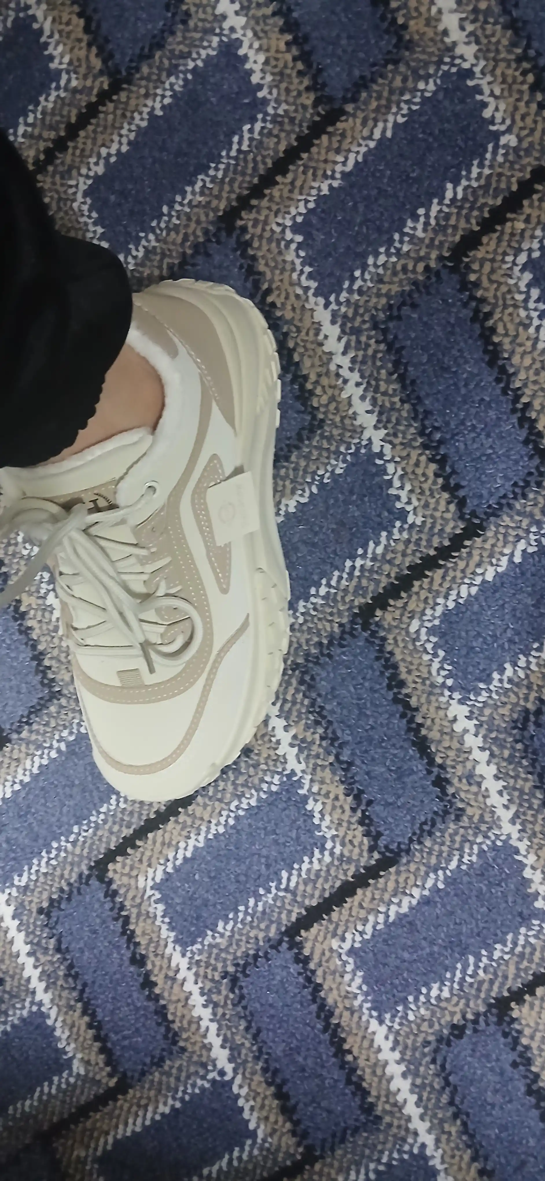 Зимние кроссовки с мехом женские, зимние, на 1 размер маломерка 36-40
