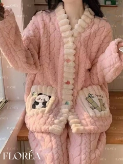 Кораллово-розовый