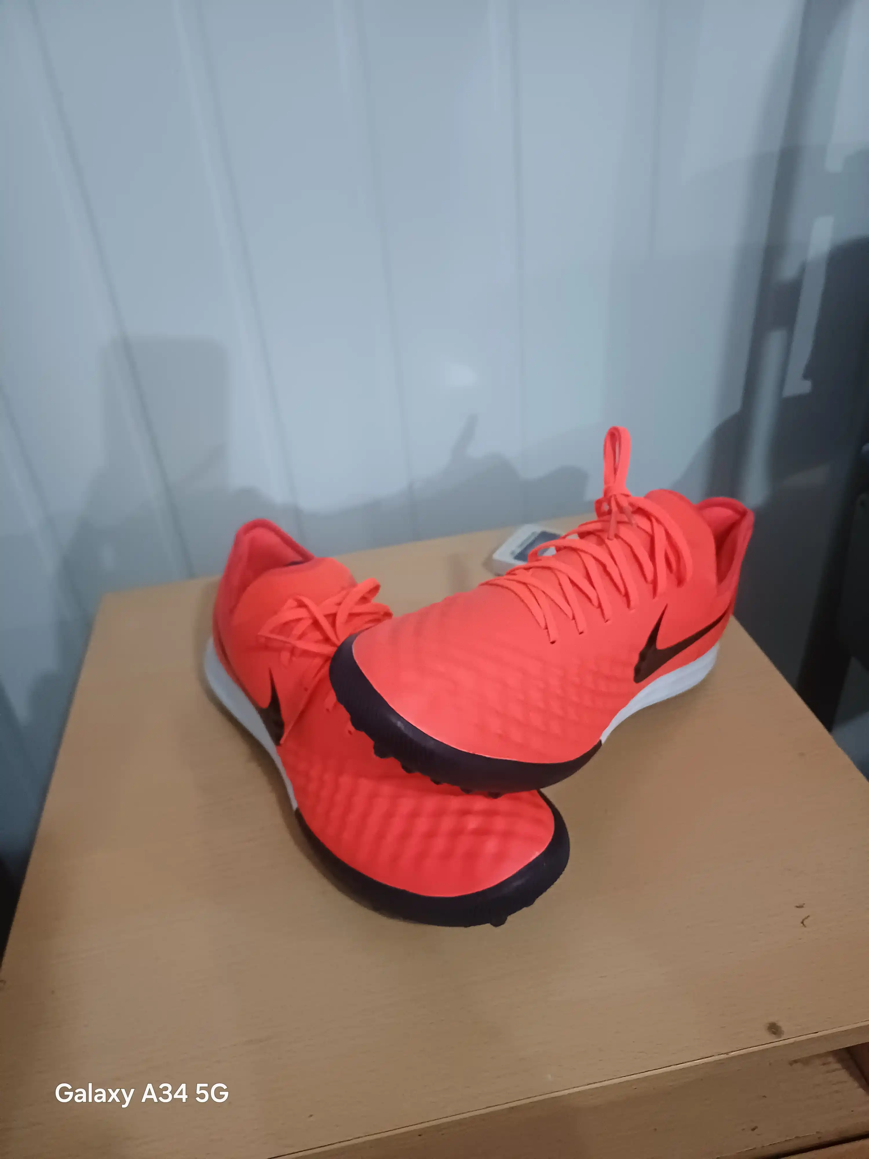 Futbol Sorokonojka. Butsi, Magista o'lcham 39-45