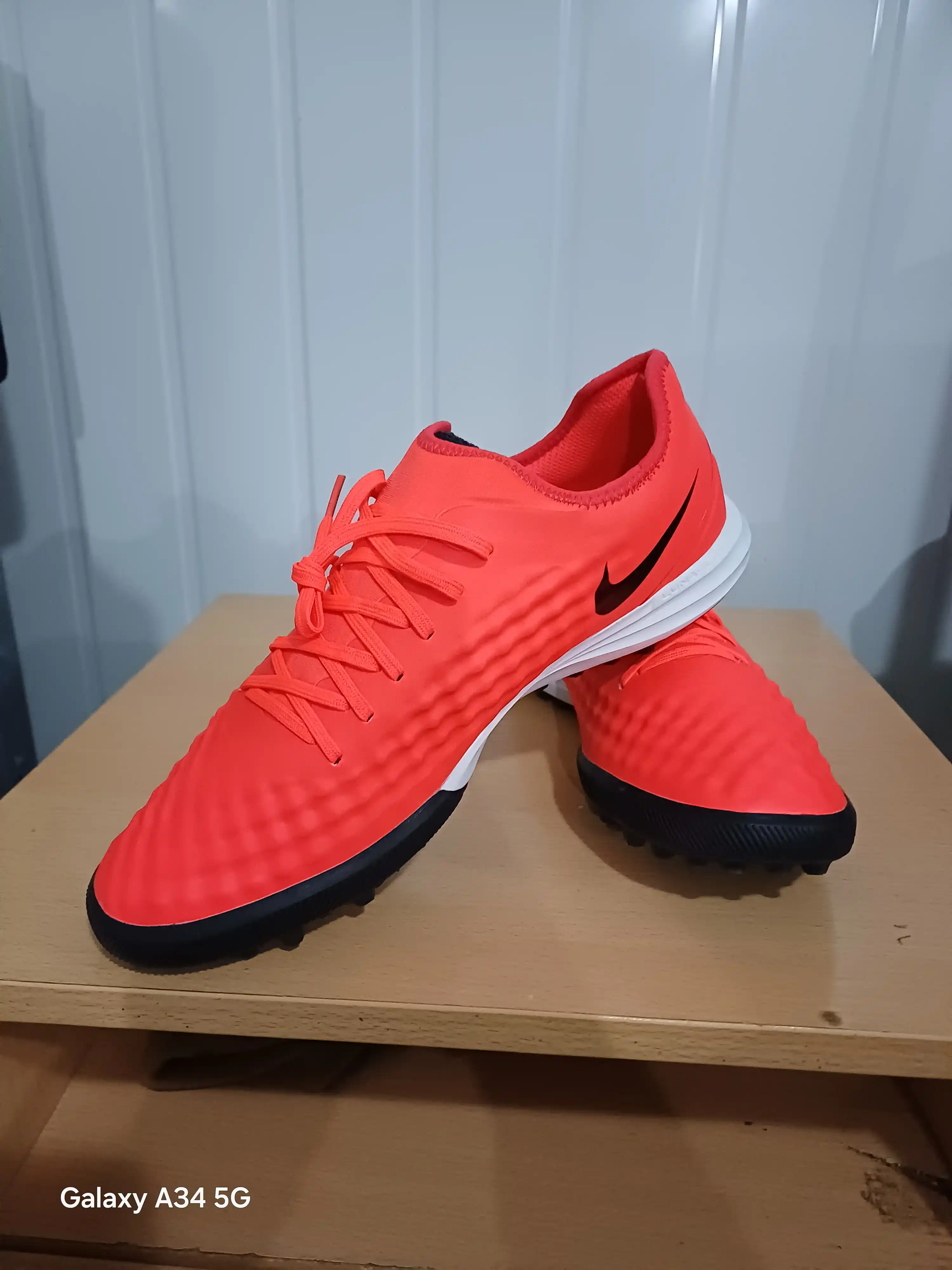 Futbol Sorokonojka. Butsi, Magista o'lcham 39-45
