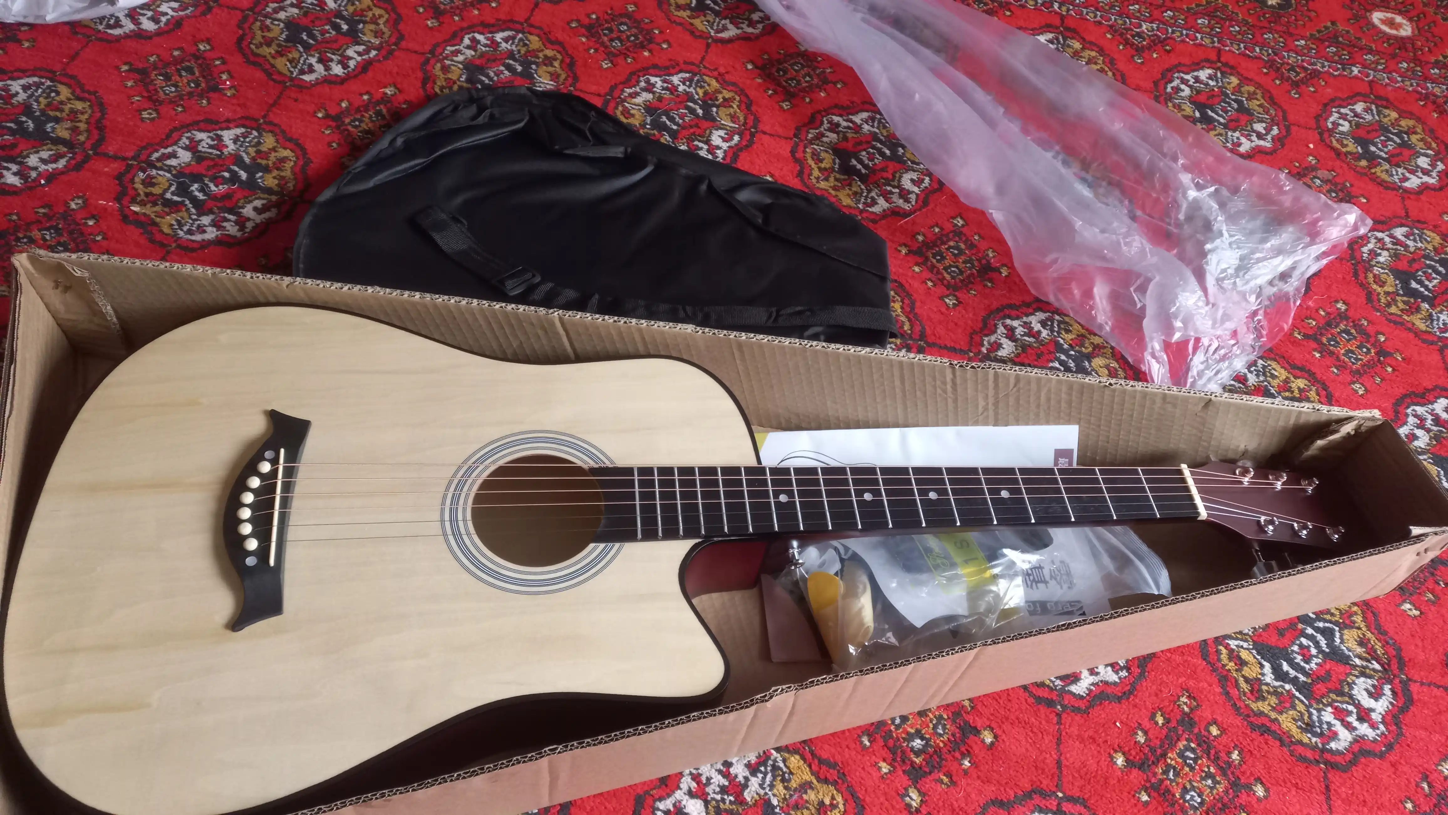Gitara akustik, 6 torli, to'plam