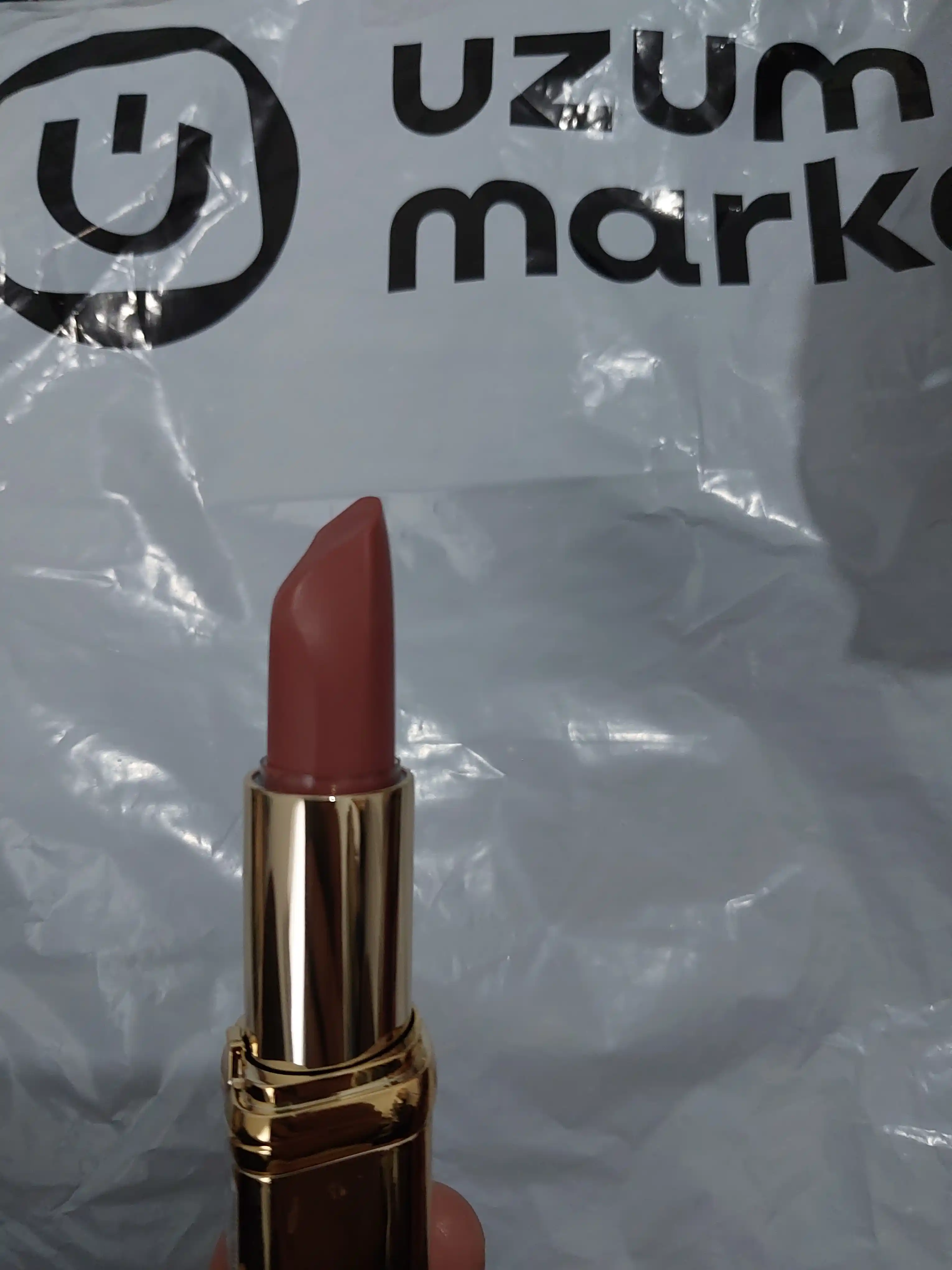 Lab bo'yog'i L'Oreal Paris Color Riche Insolent, ton 181