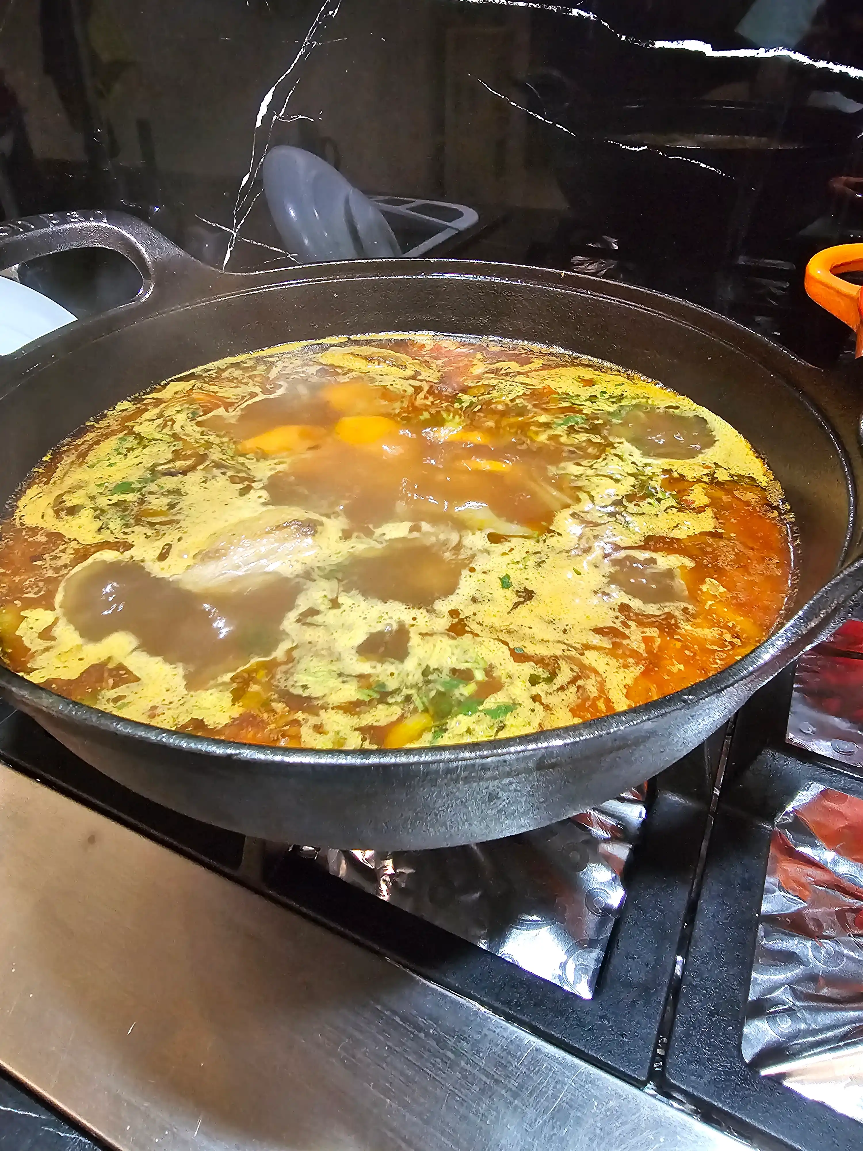 Cho‘yan qozon, toblangan shisha qopqoq, kimyoviy qoplamasiz