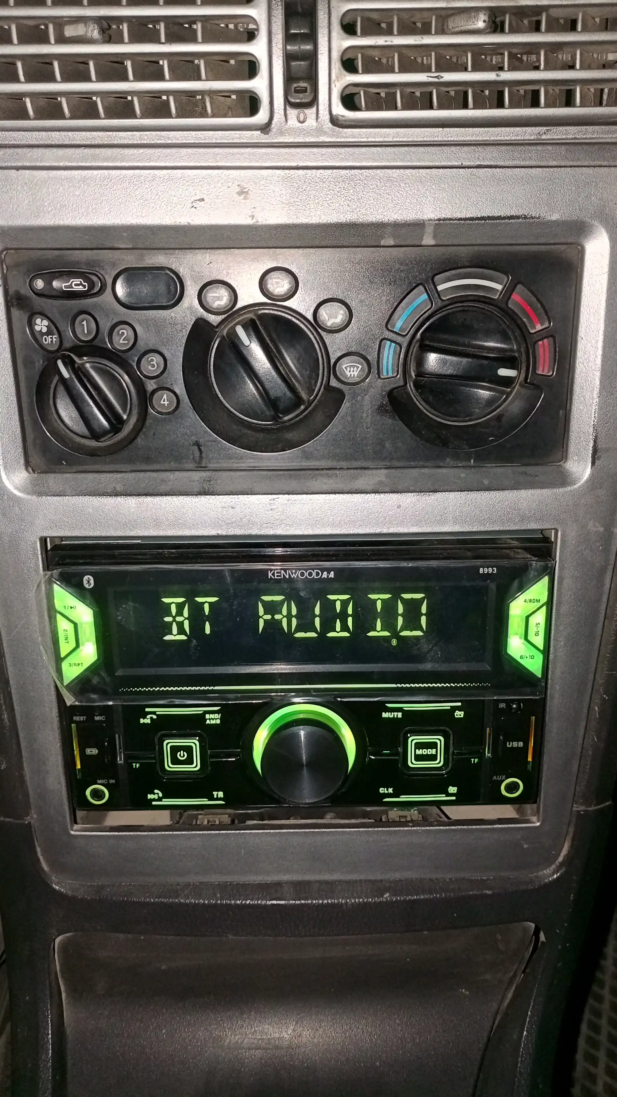 Автомагнитола Kenwood A4 с Bluetooth, USB, AUX и LED-подсветкой, 4×60Вт