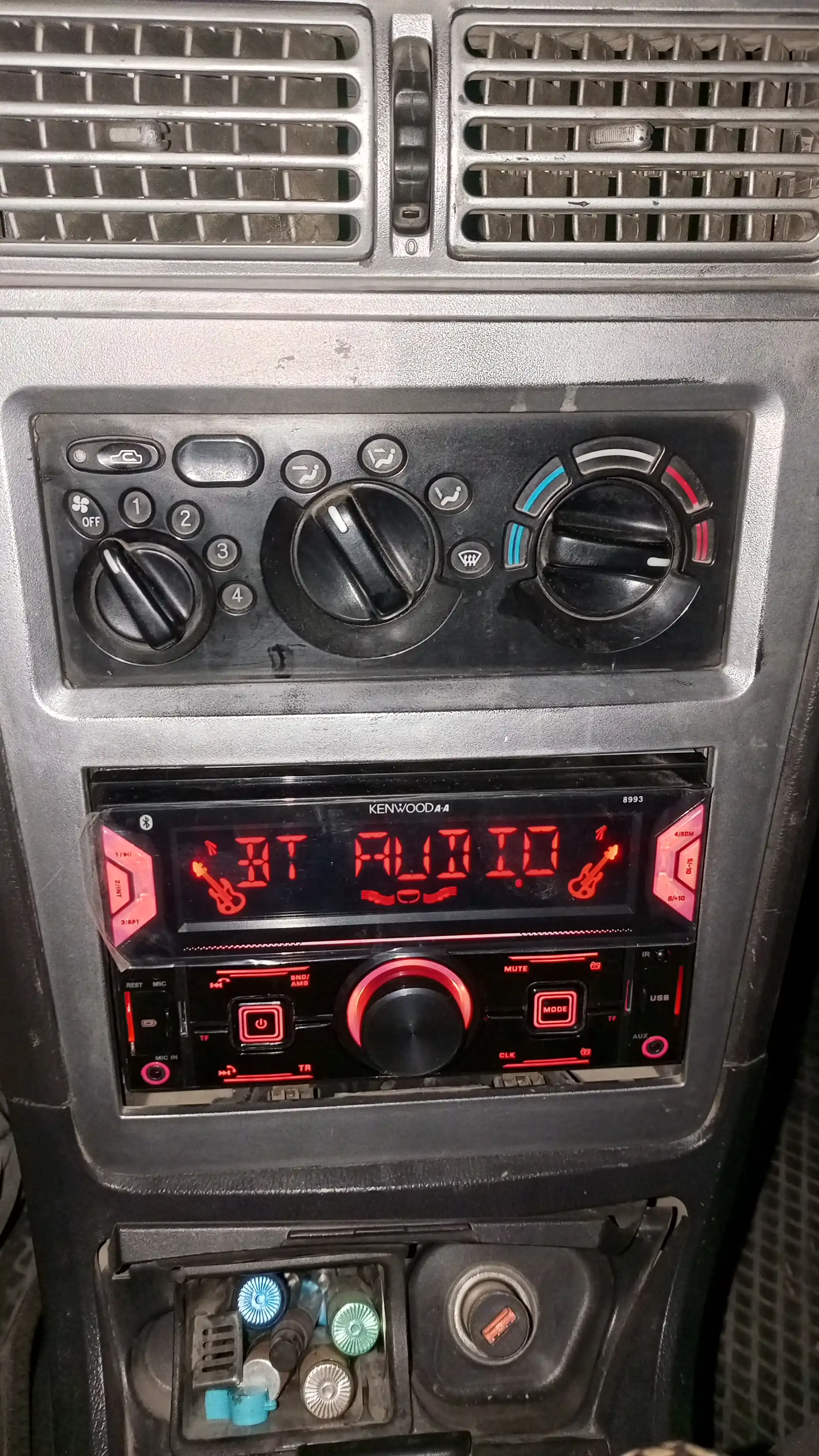 Автомагнитола Kenwood A4 с Bluetooth, USB, AUX и LED-подсветкой, 4×60Вт