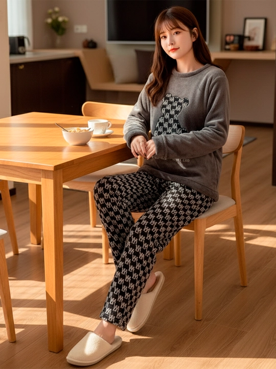 Ayollar momiq pijamasi