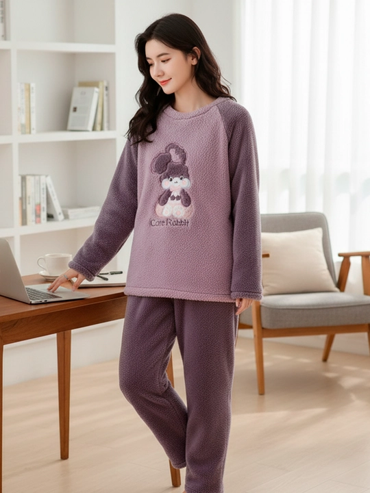 Ayollar momiq pijamasi