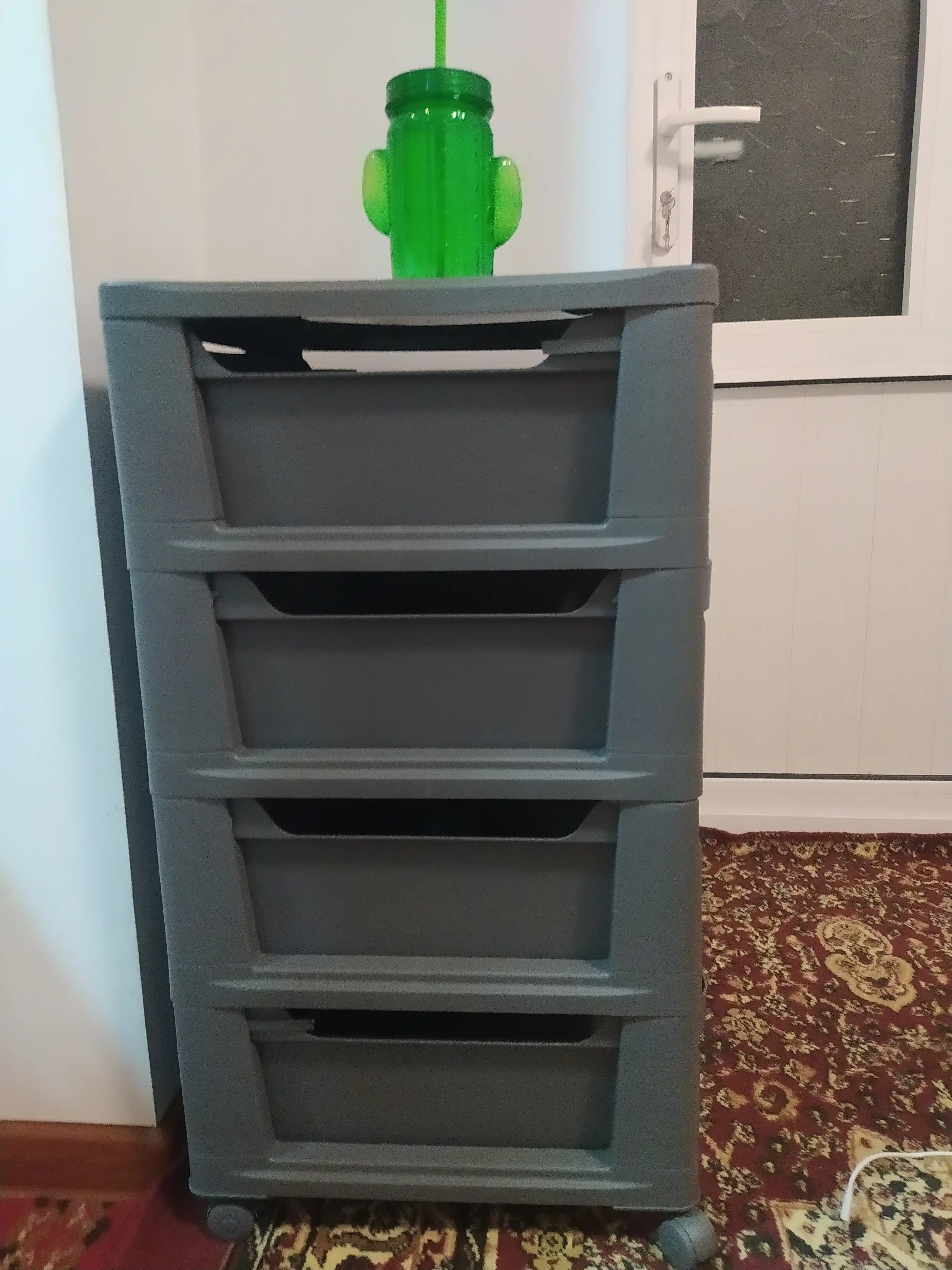 G'ildiraklarli komod, 4 tortma