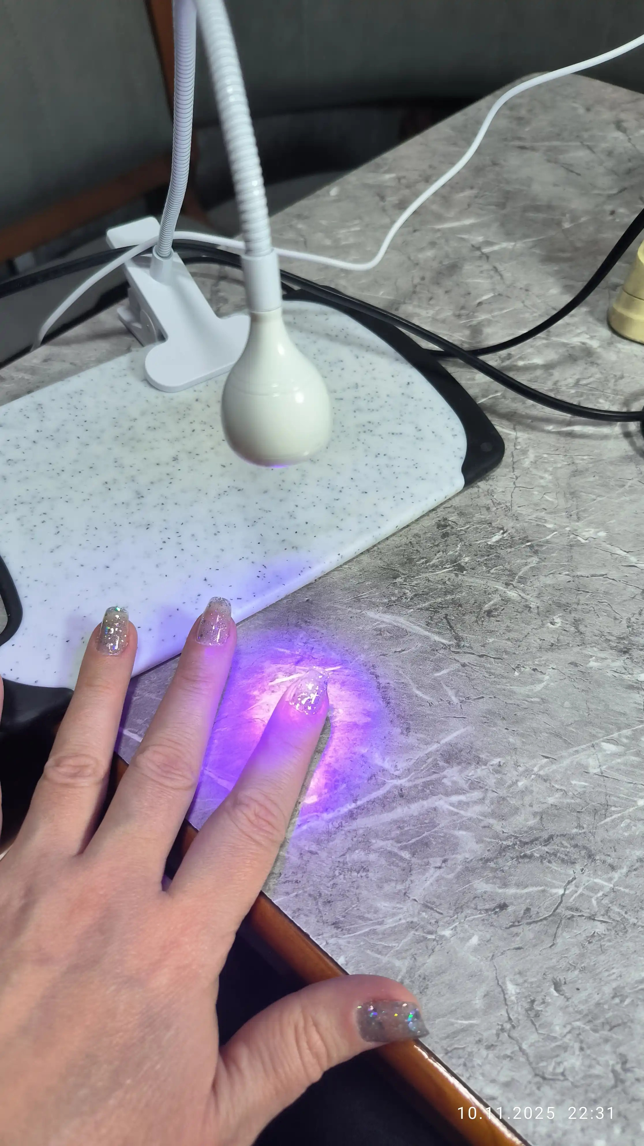 Manikyur va pedikyur uchun professional ultrabinafsha chiroqli lampa