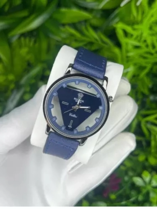 TriVertex Classic — uchburchak tsiferblatli kvarts soat