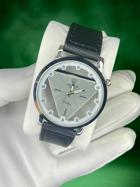 TriVertex Classic — uchburchak tsiferblatli kvarts soat