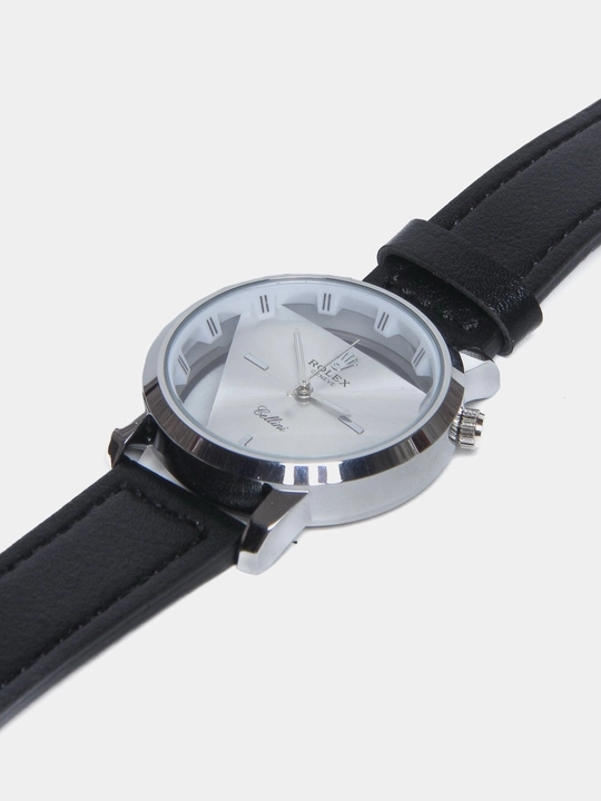 TriVertex Classic — uchburchak tsiferblatli kvarts soat